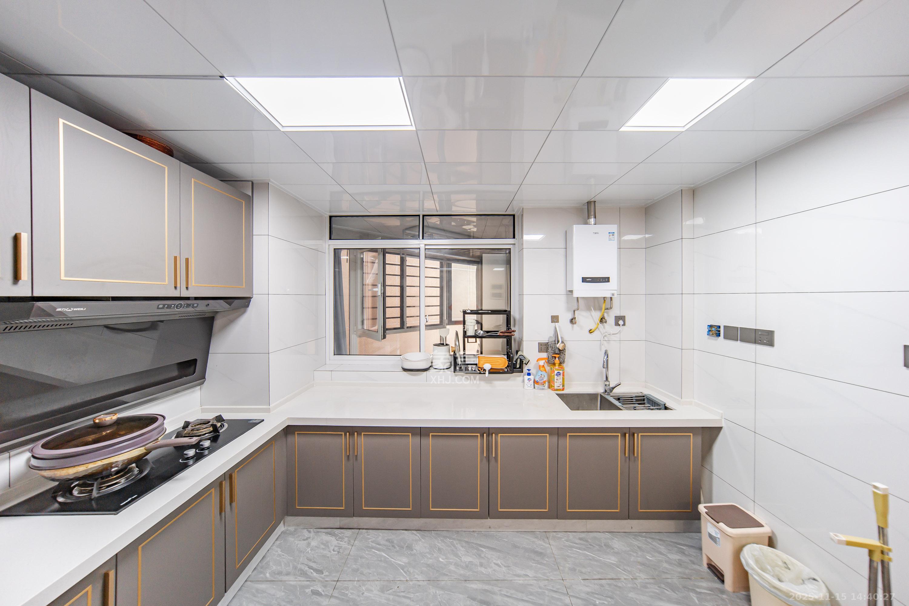 金色屋顶  5室2厅3卫    260.0万厨房