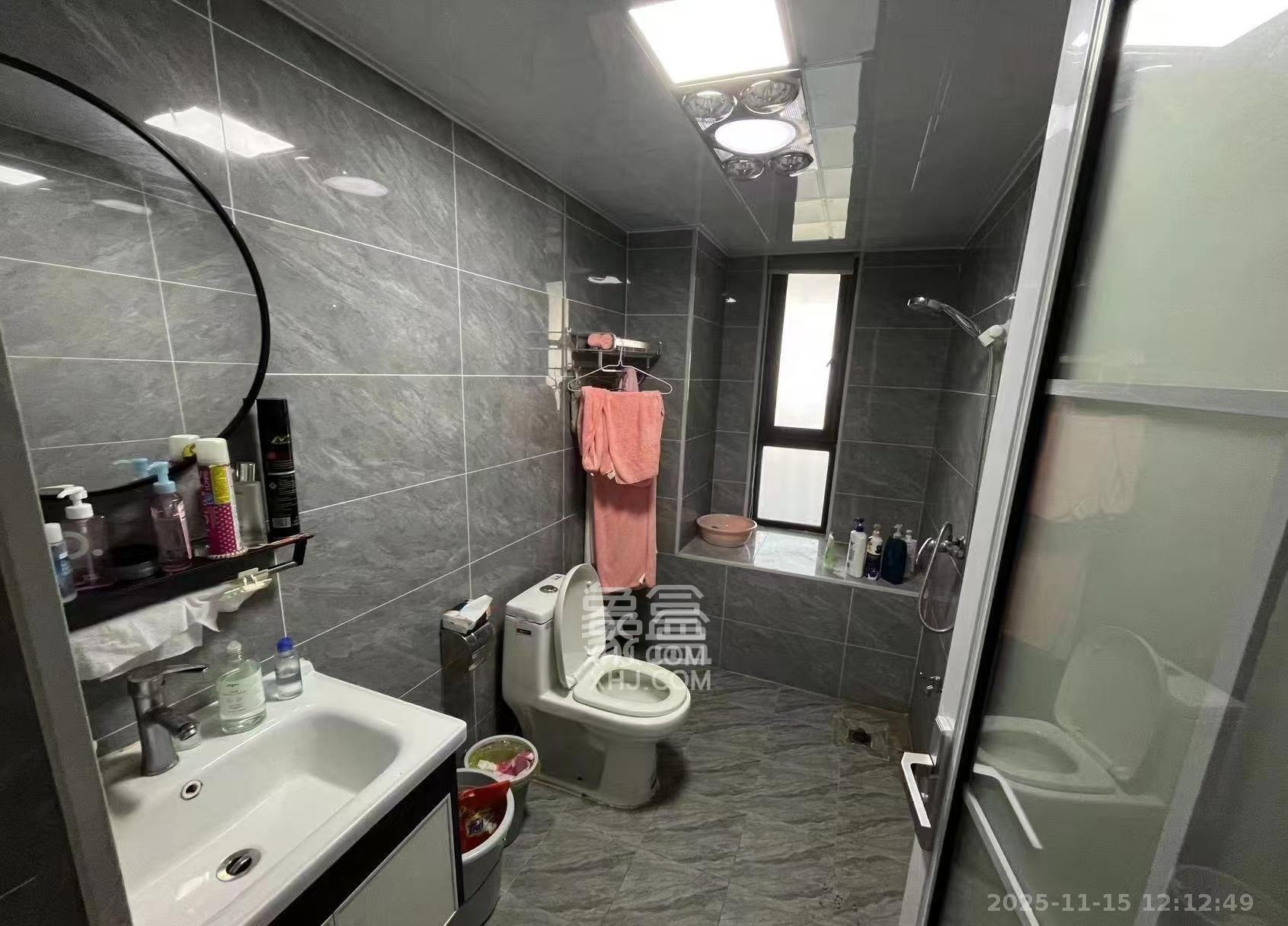 蓝光雍锦半岛  3室2厅2卫    2500.0元/月室内图