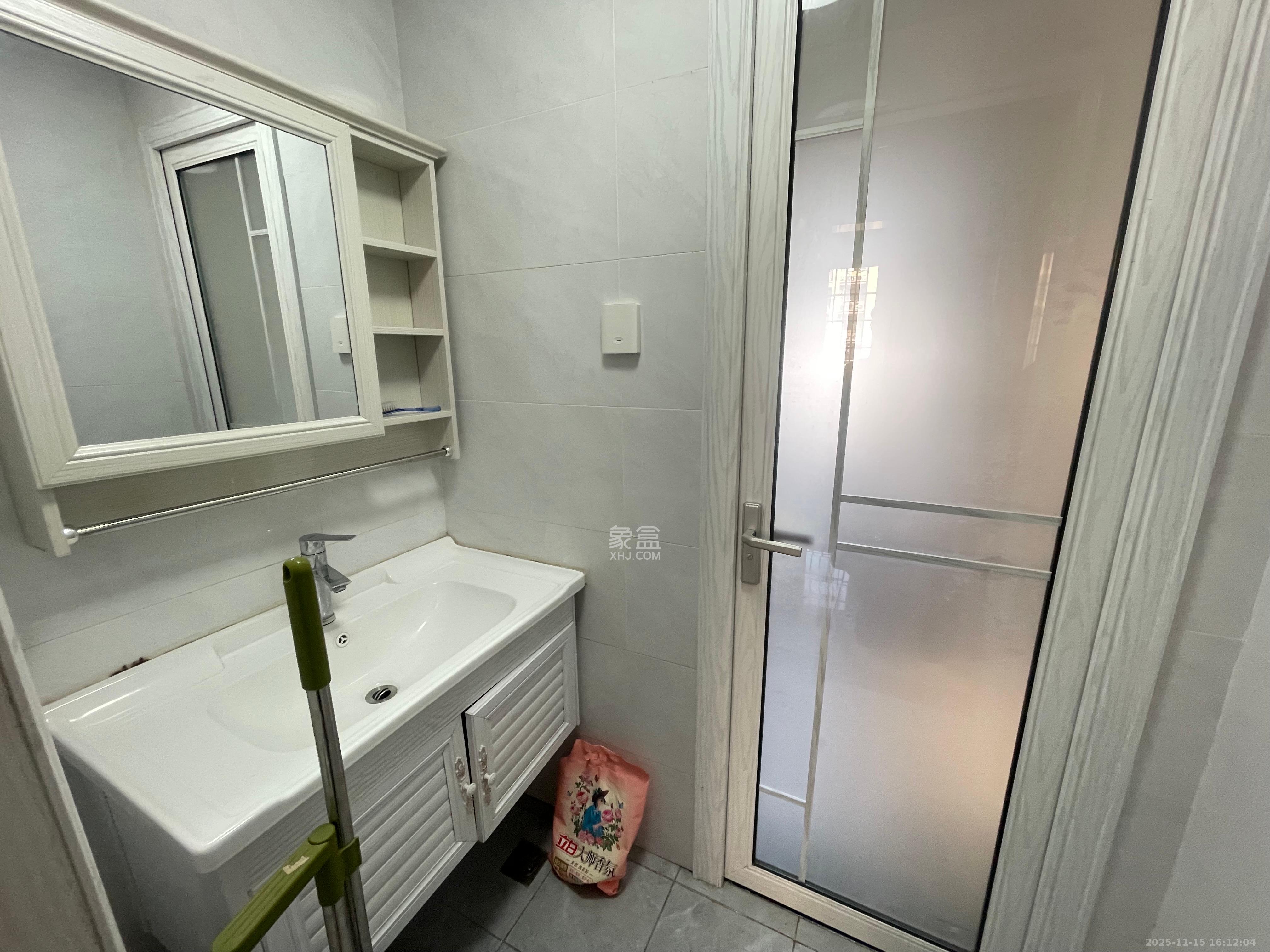 星城新宇川河苑  3室2厅2卫    2200.0元/月室内图