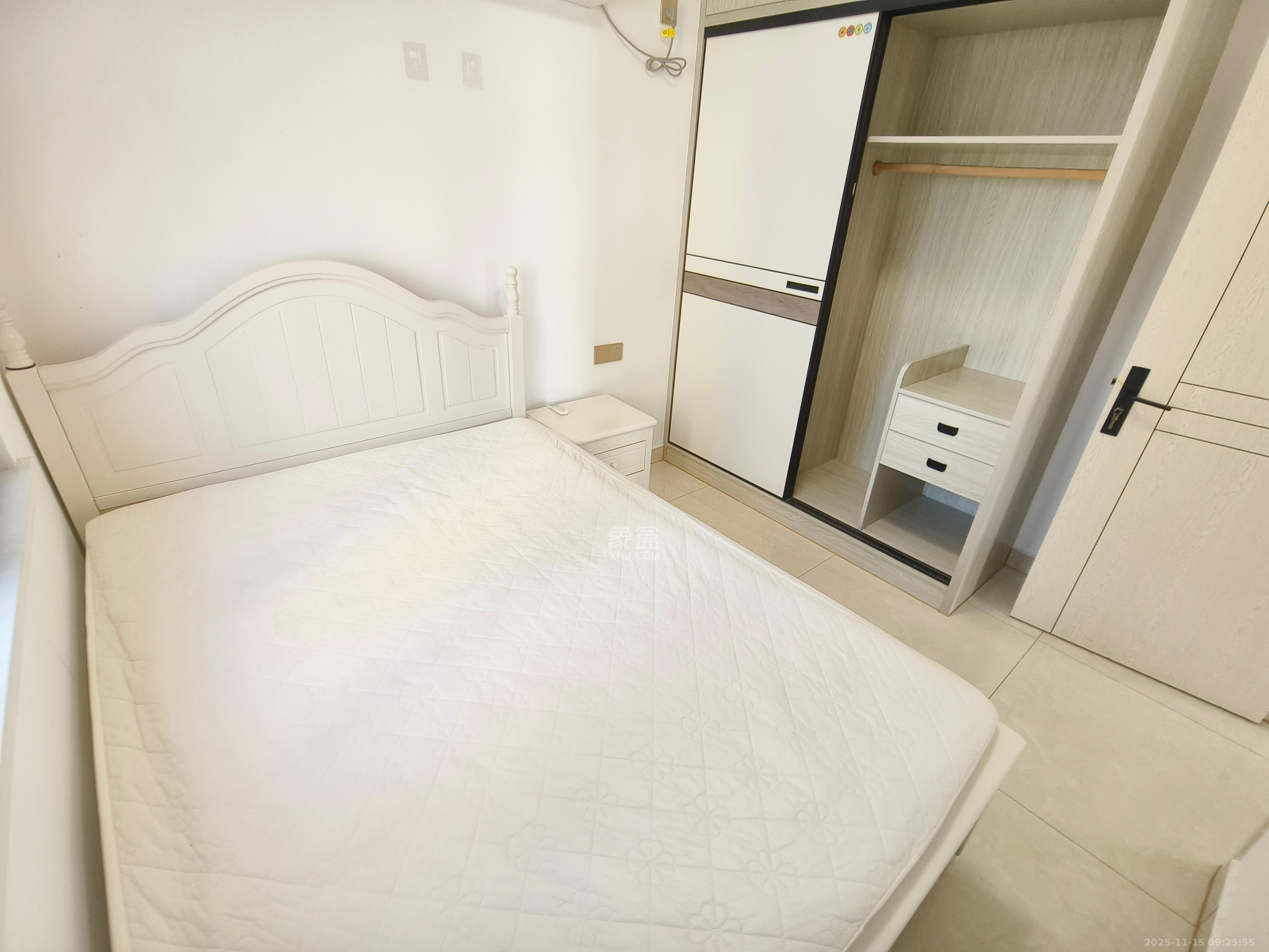 和润园三期  2室2厅1卫    2400.0元/月室内图