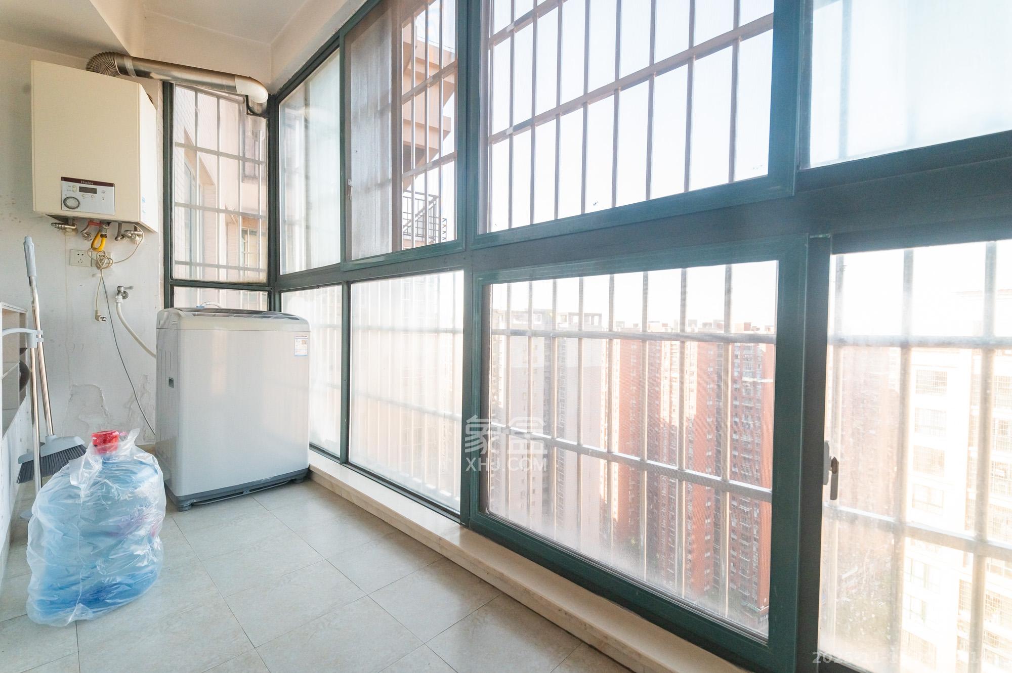 筑梦佳园 4室2厅2卫 108.8万 筑梦佳园 4室2厅2卫 108.8万阳台