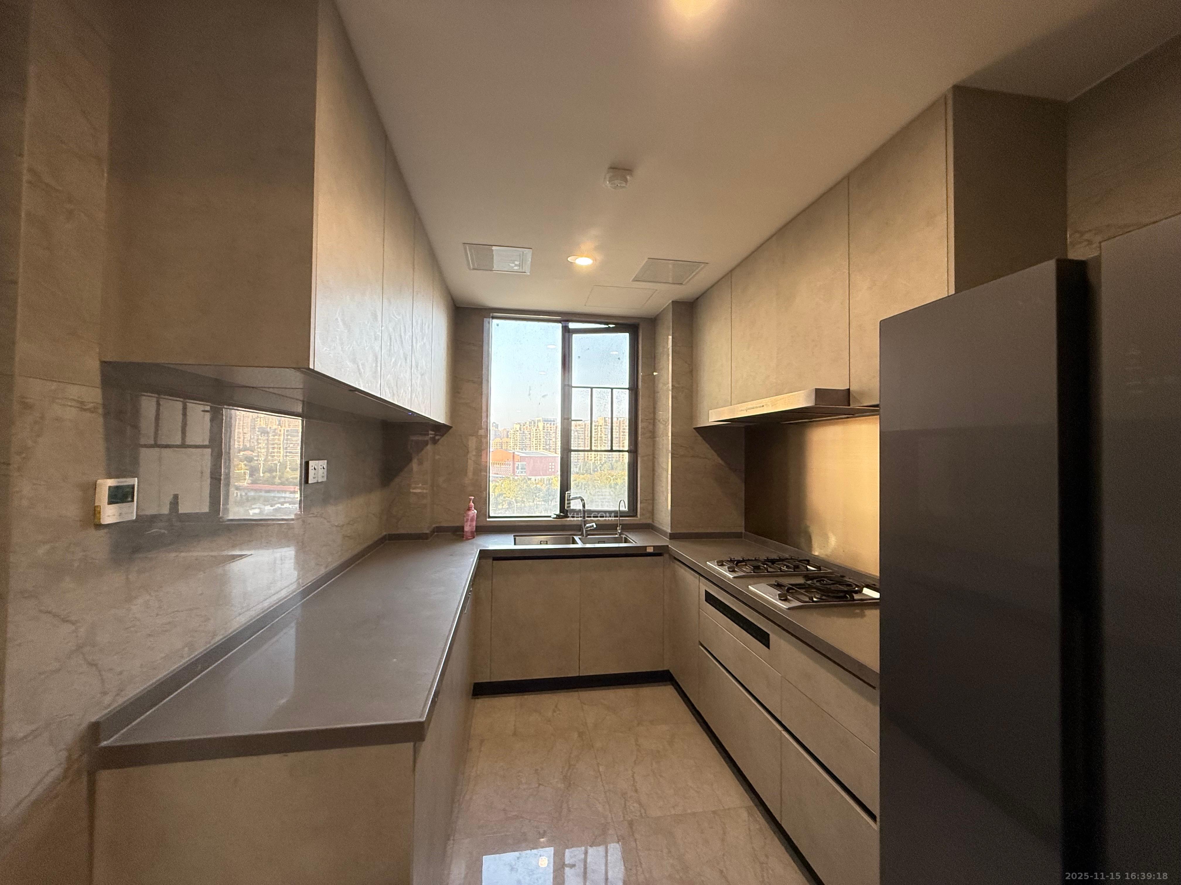 中欣楚天御府B区观澜  4室2厅3卫    6000.0元/月室内图