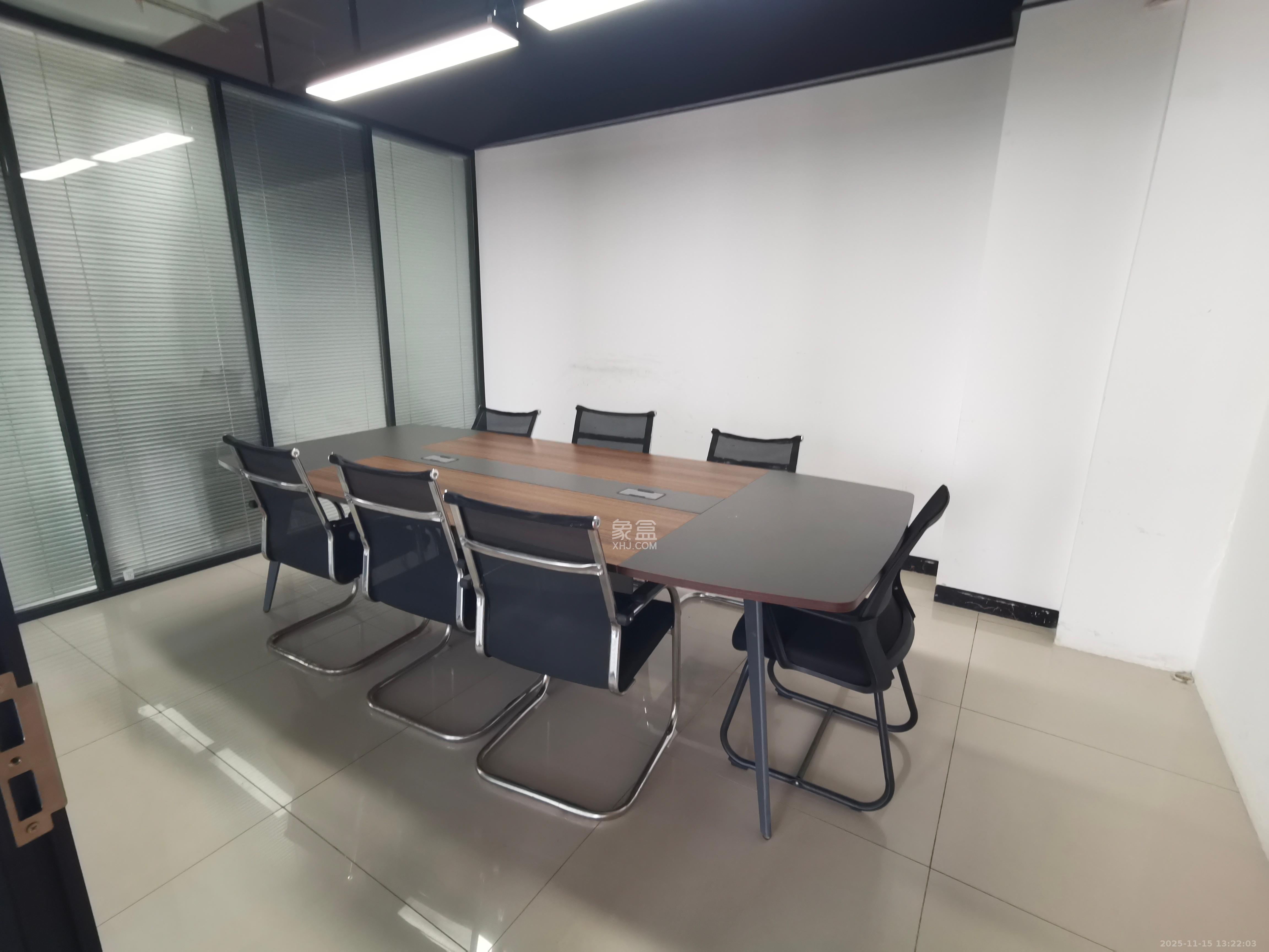 宇成朝阳广场  4室1厅1卫    5200.0元/月室内图