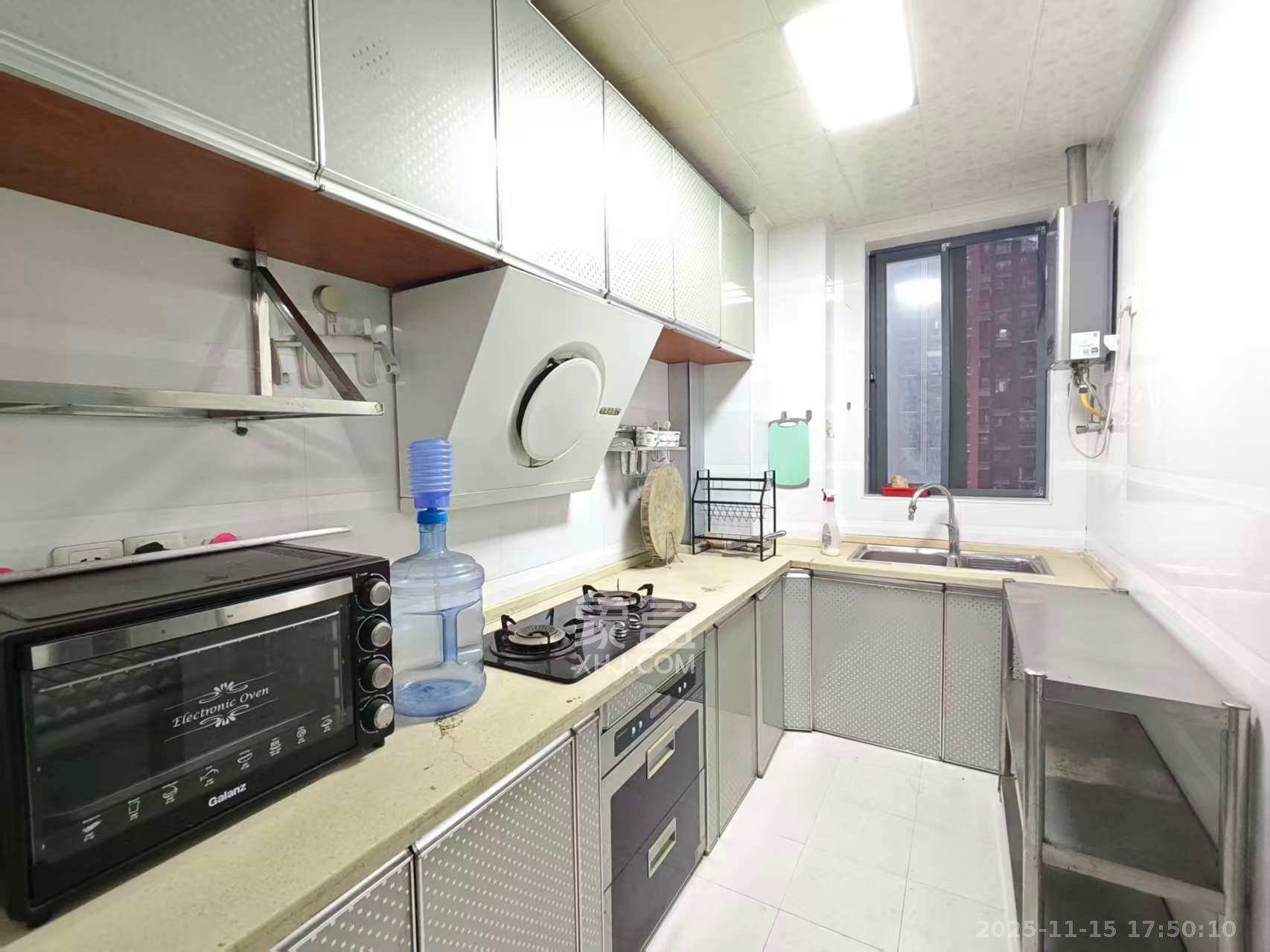 华润凤凰城二期  1室2厅1卫    2200.0元/月室内图