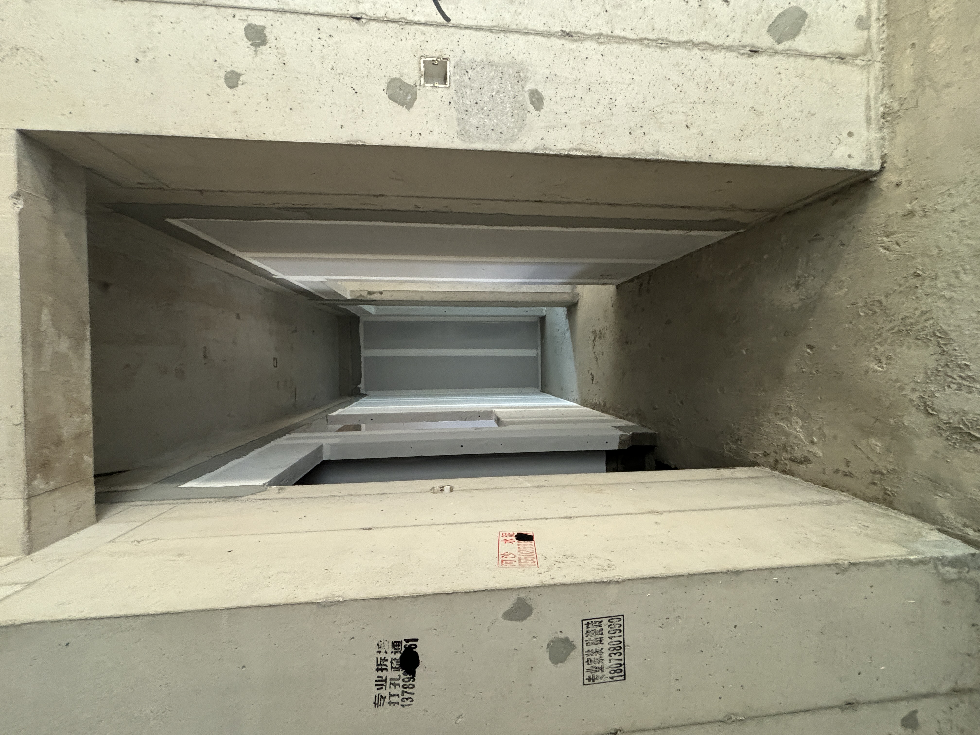 湘中府央玺 3室1厅2卫 64.0万 湘中府央玺 3室1厅2卫 64.0万客厅