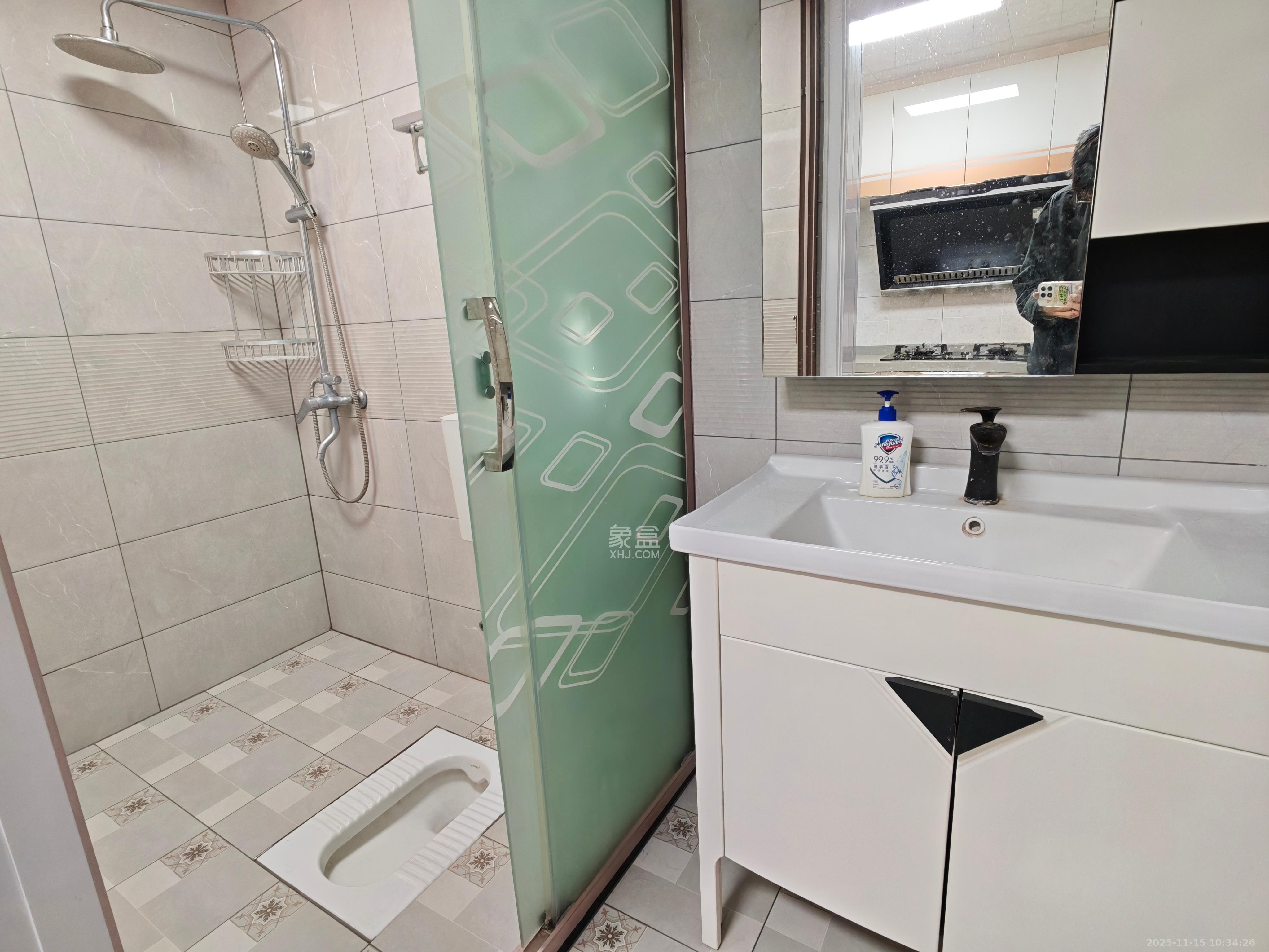 新新花园  2室1厅1卫    2200.0元/月室内图