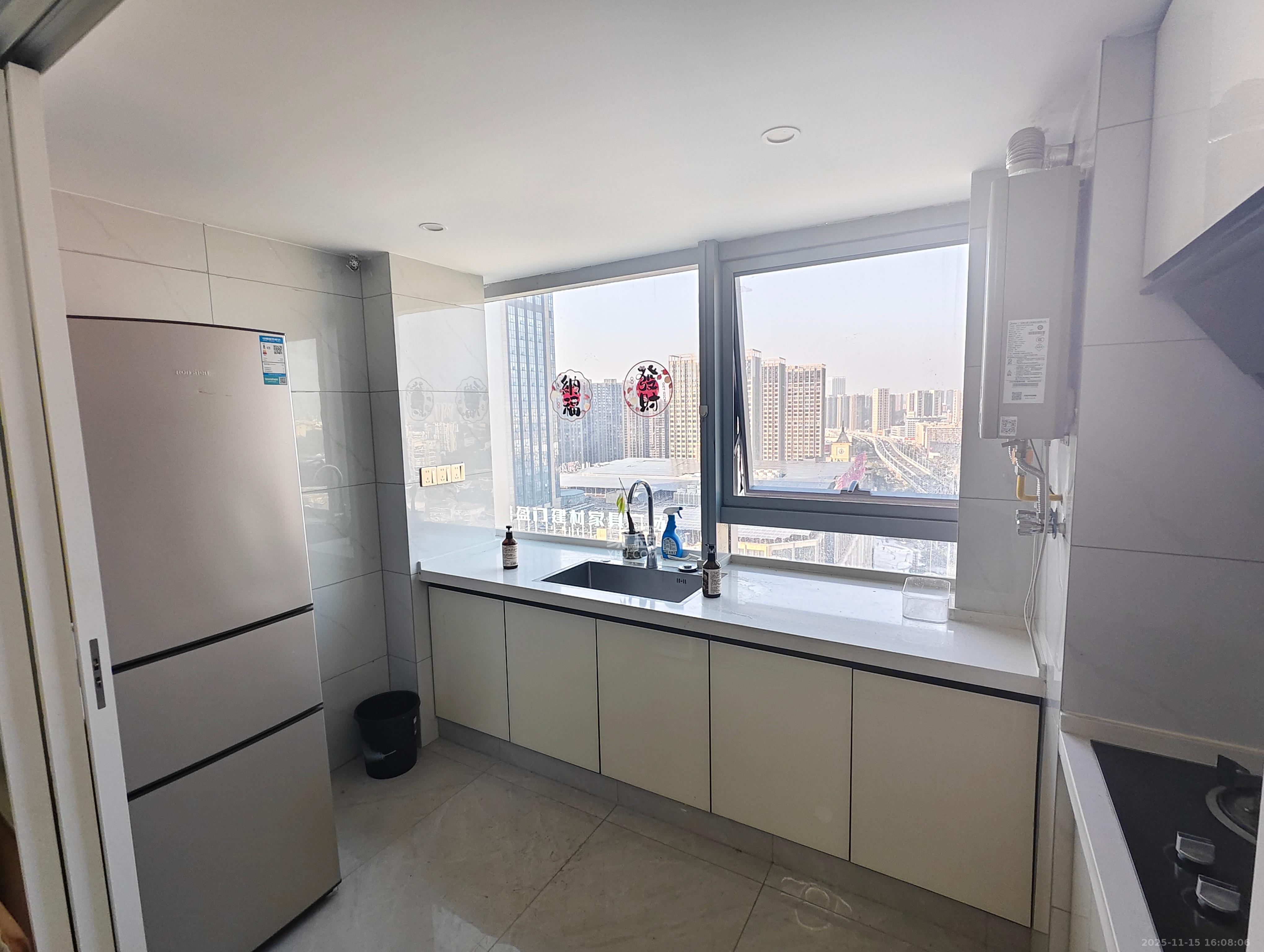 卓越伊景寓  1室0厅0卫    2000.0元/月