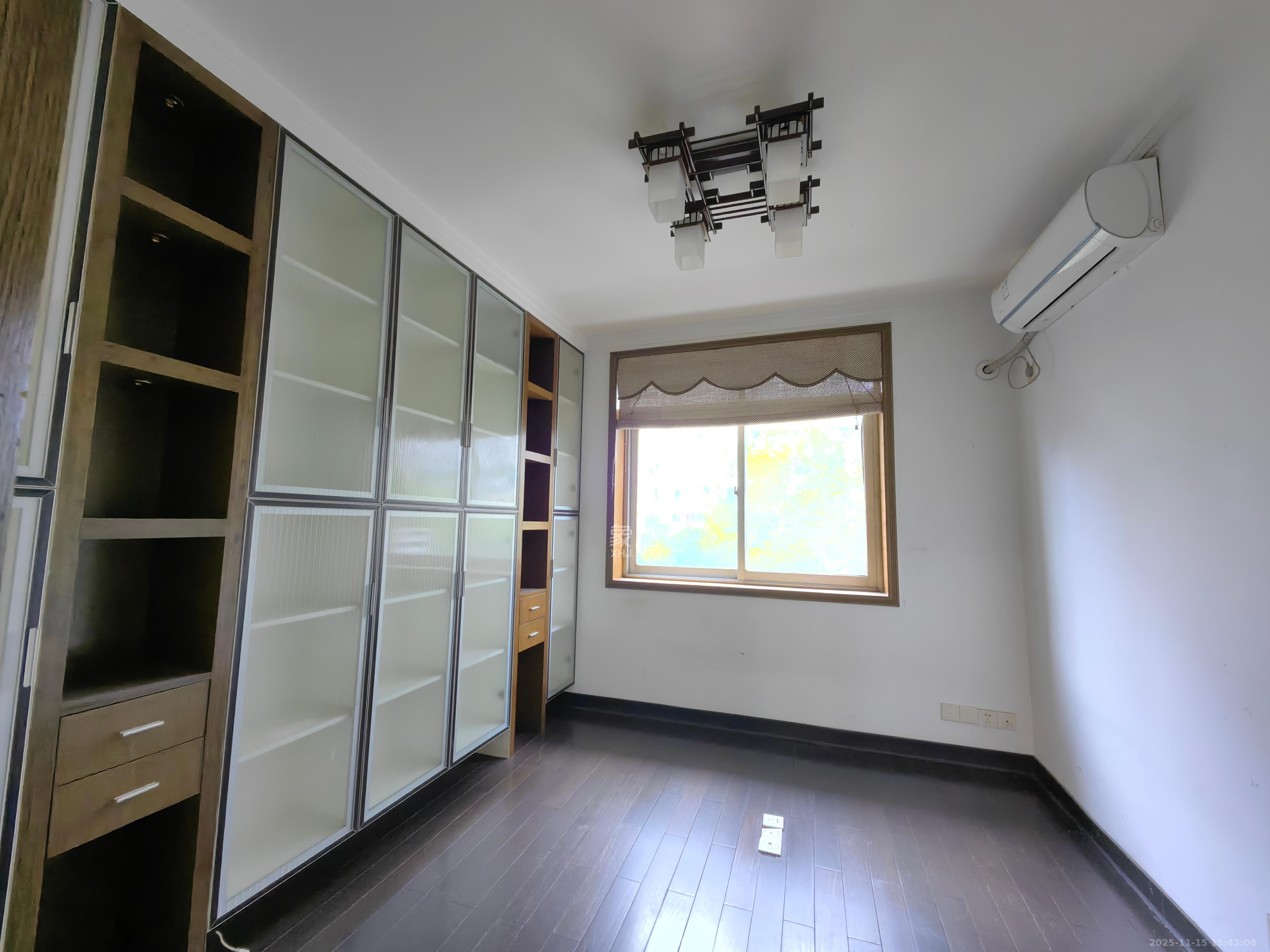 物价局宿舍  1室2厅2卫    2500.0元/月室内图