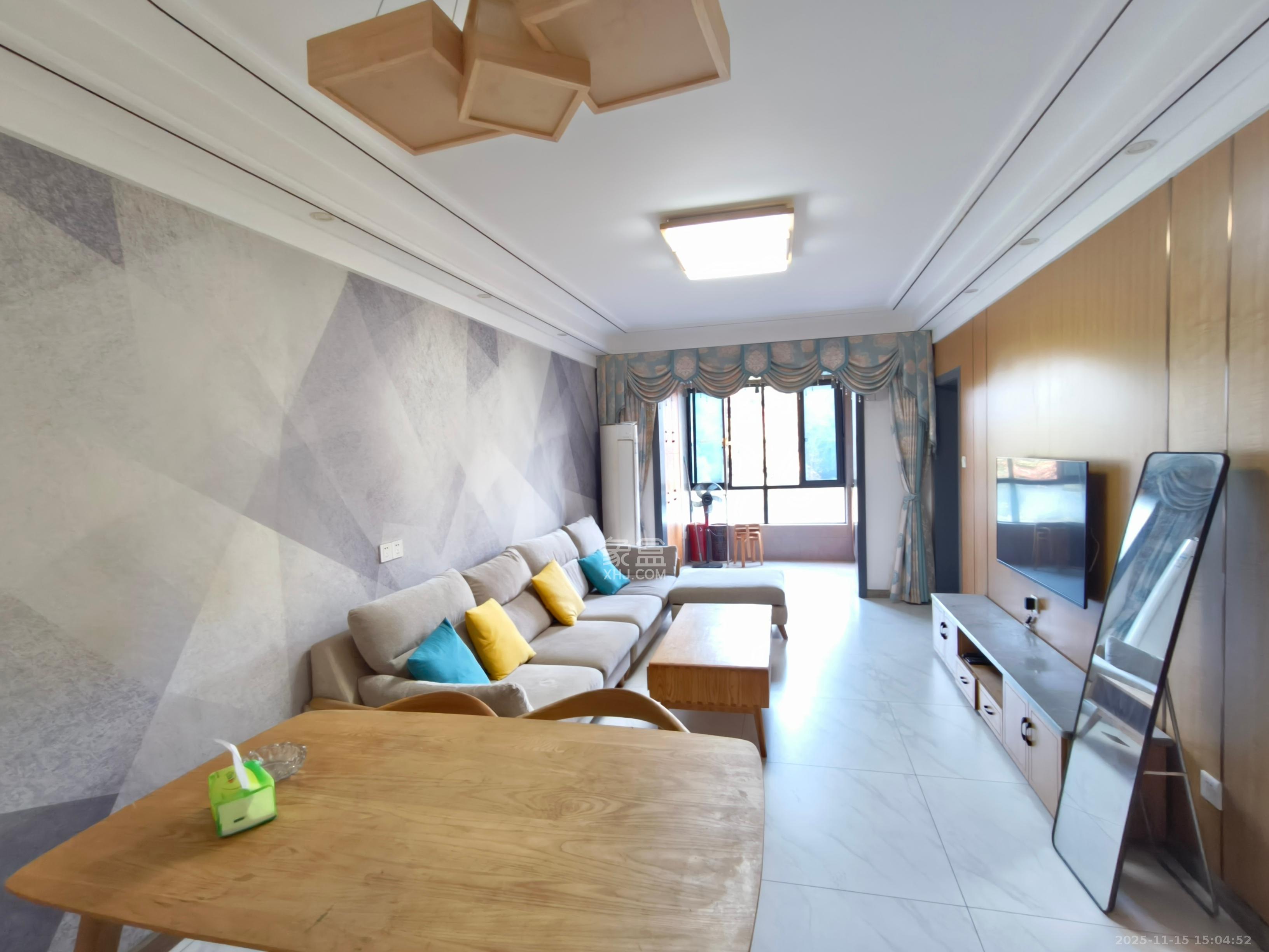 钱隆世家  2室1厅1卫    2200.0元/月室内图