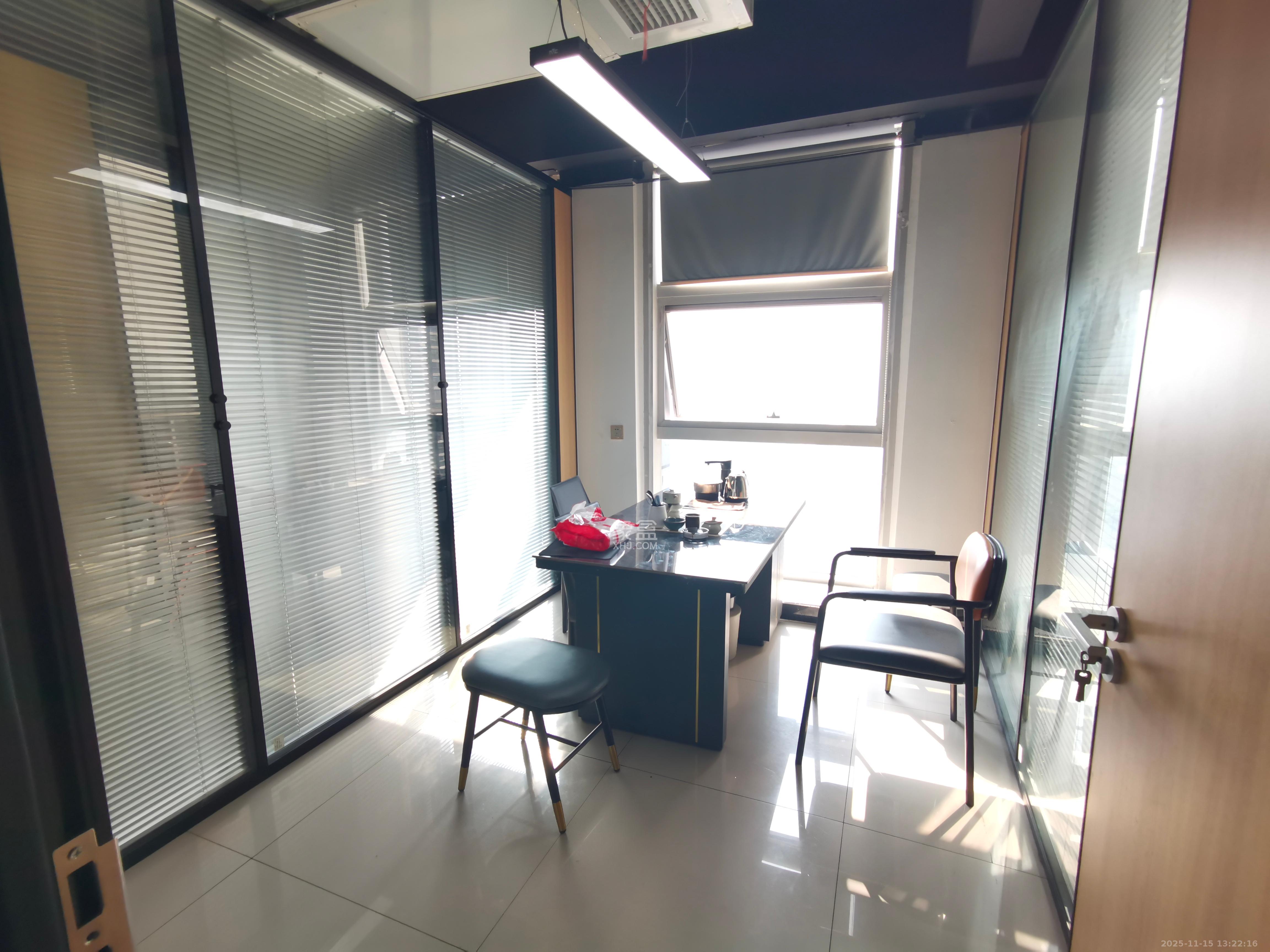 宇成朝阳广场  4室1厅1卫    5200.0元/月室内图