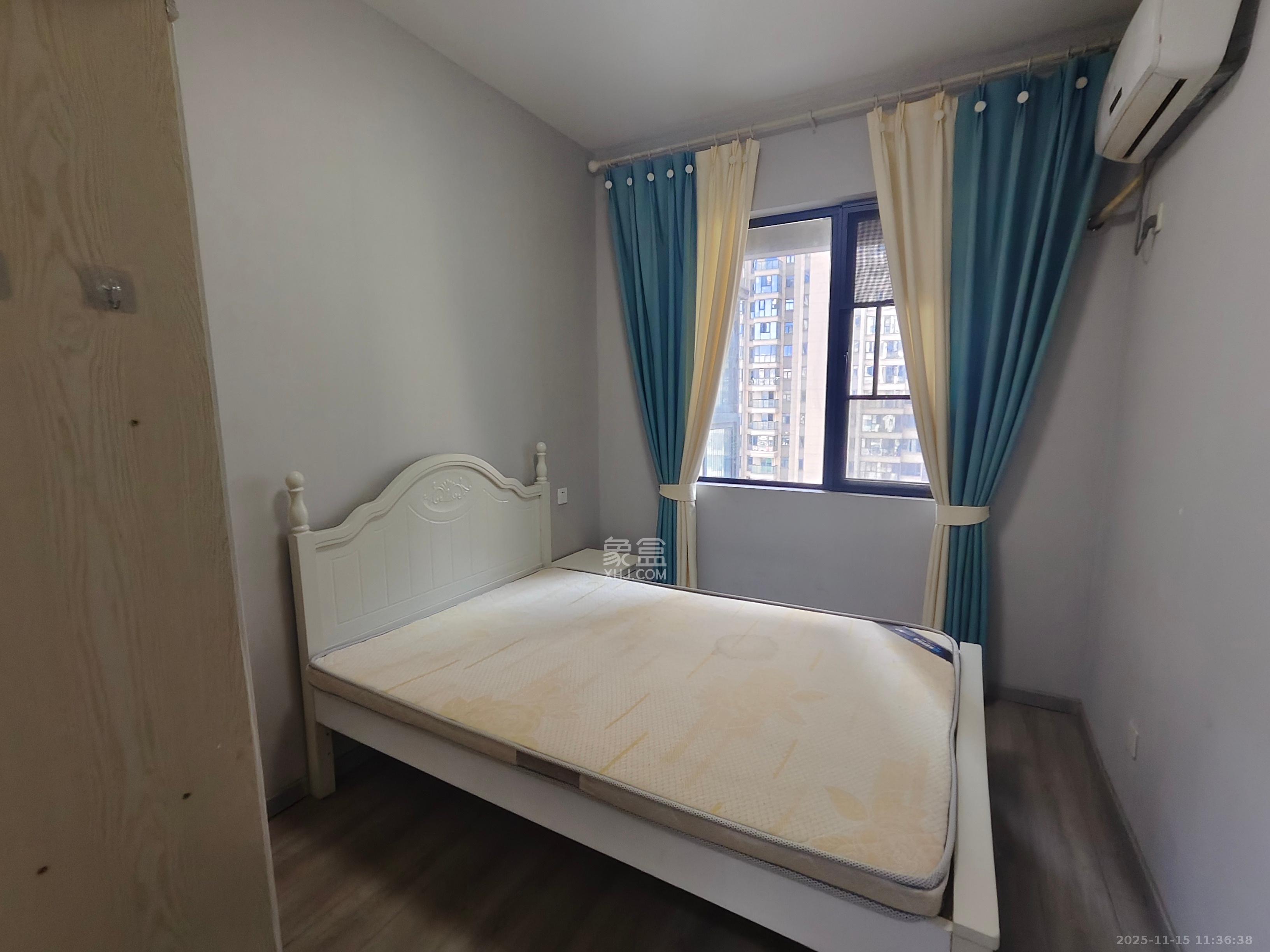 长房东旭国际  4室2厅2卫    4000.0元/月室内图