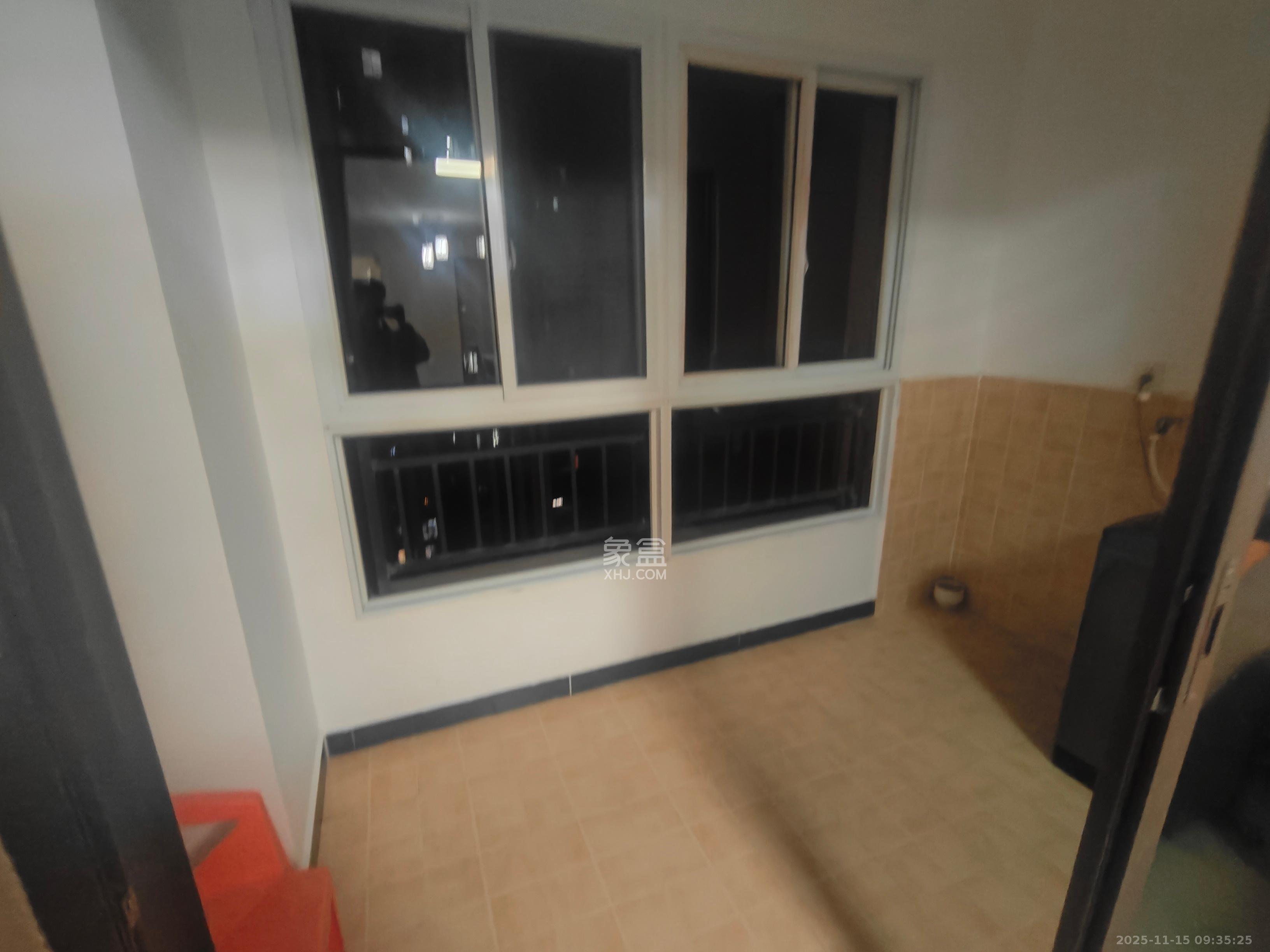 阳光城尚东湾青云苑  3室2厅2卫    2400.0元/月室内图