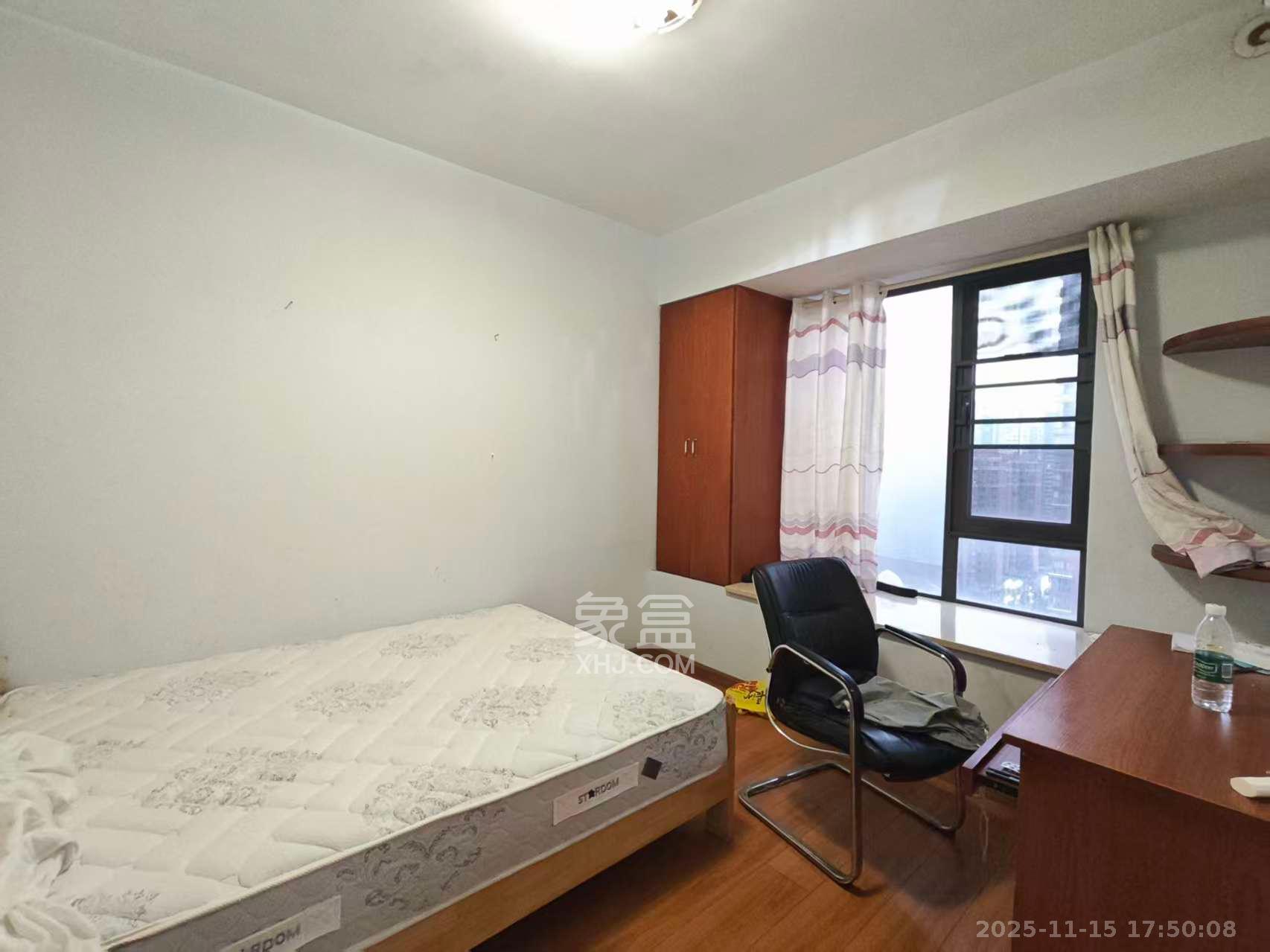 华润凤凰城二期  1室2厅1卫    2200.0元/月室内图