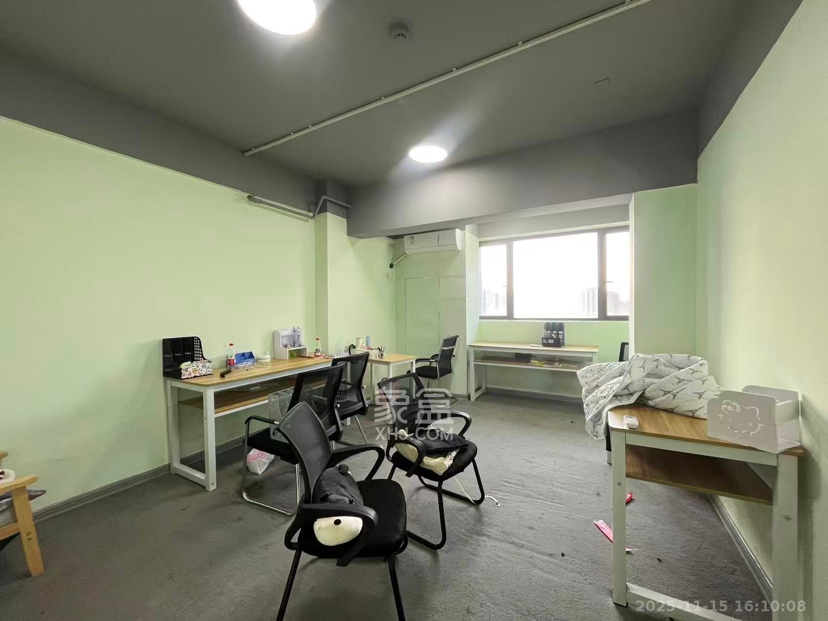 东友星座  1室1厅1卫    13000.0元/月室内图