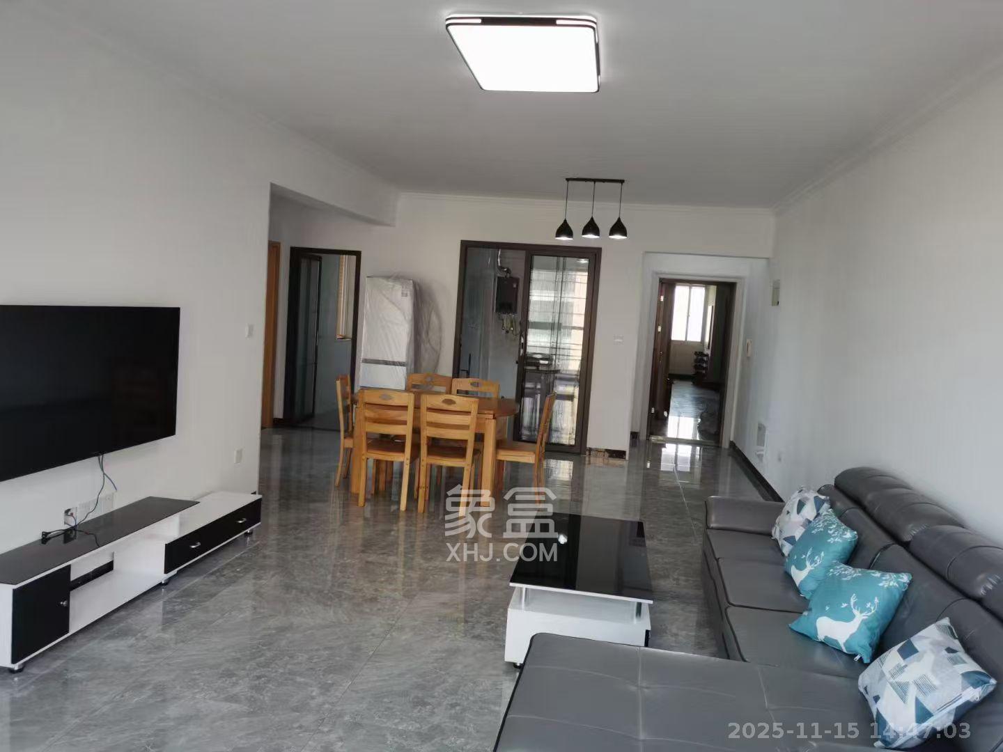 和润园一、二期  3室2厅1卫    2000.0元/月