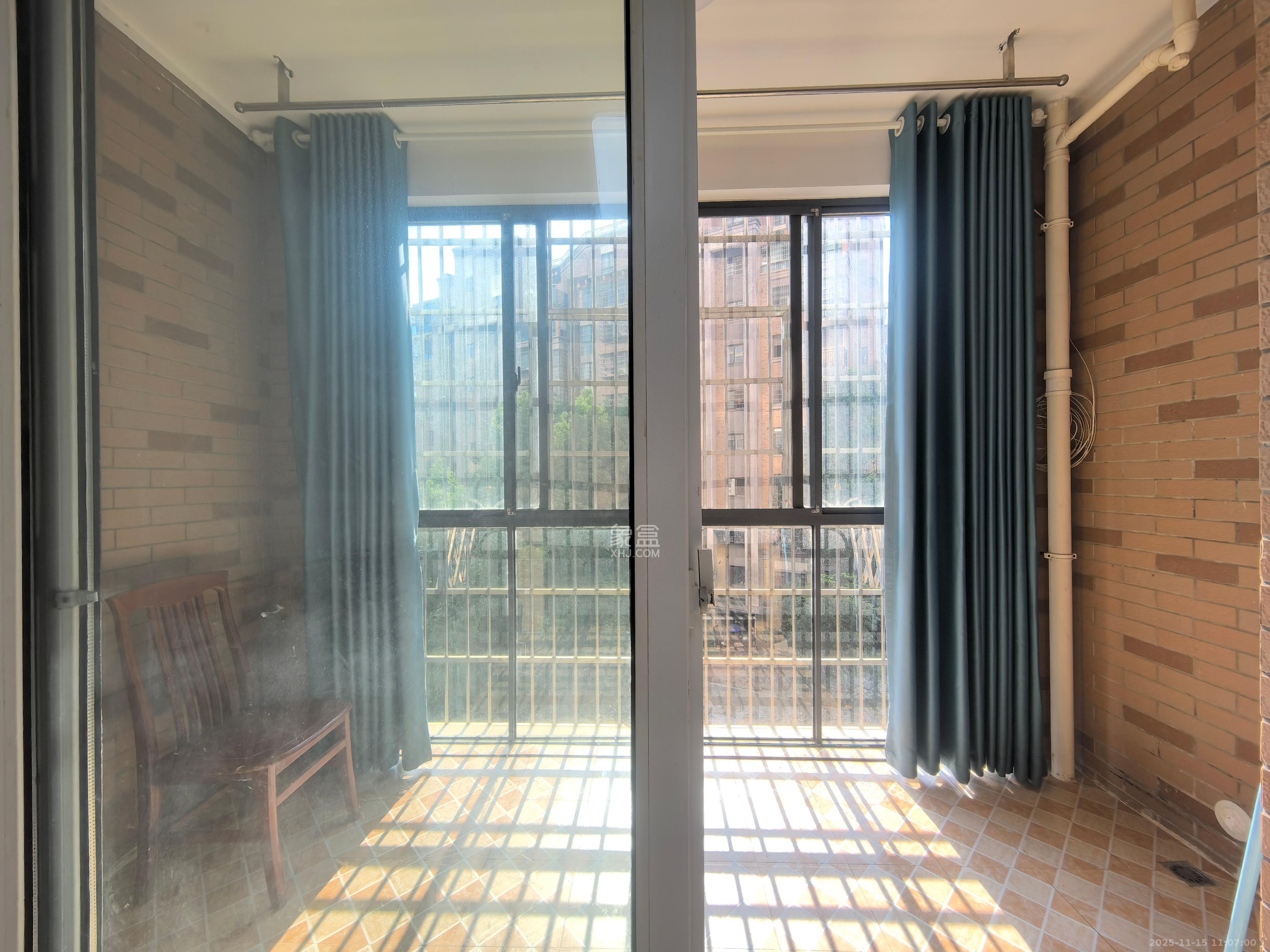 山水湾  3室2厅1卫    1500.0元/月室内图