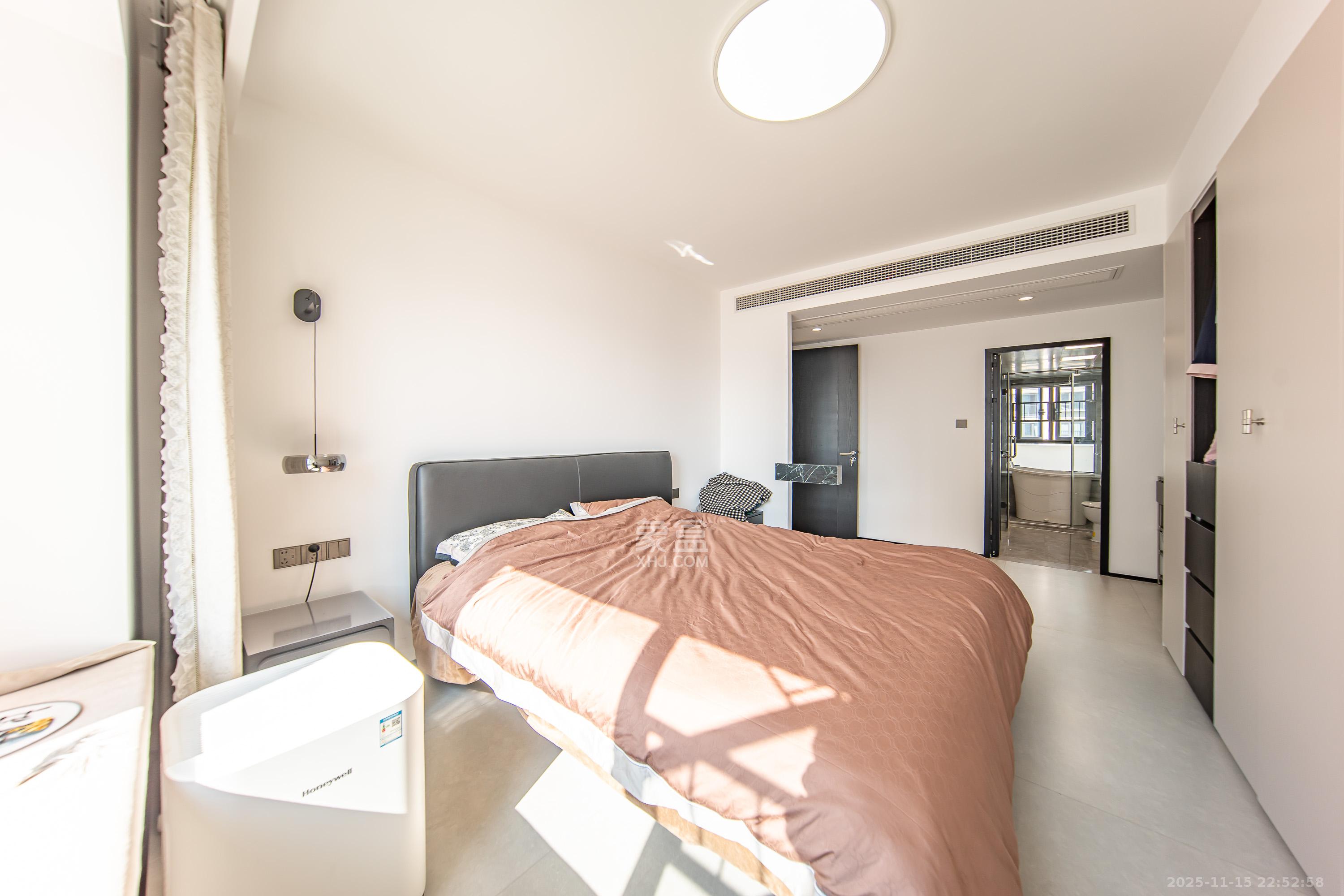 卓越洋湖晴翠  4室2厅2卫    240.0万卧室