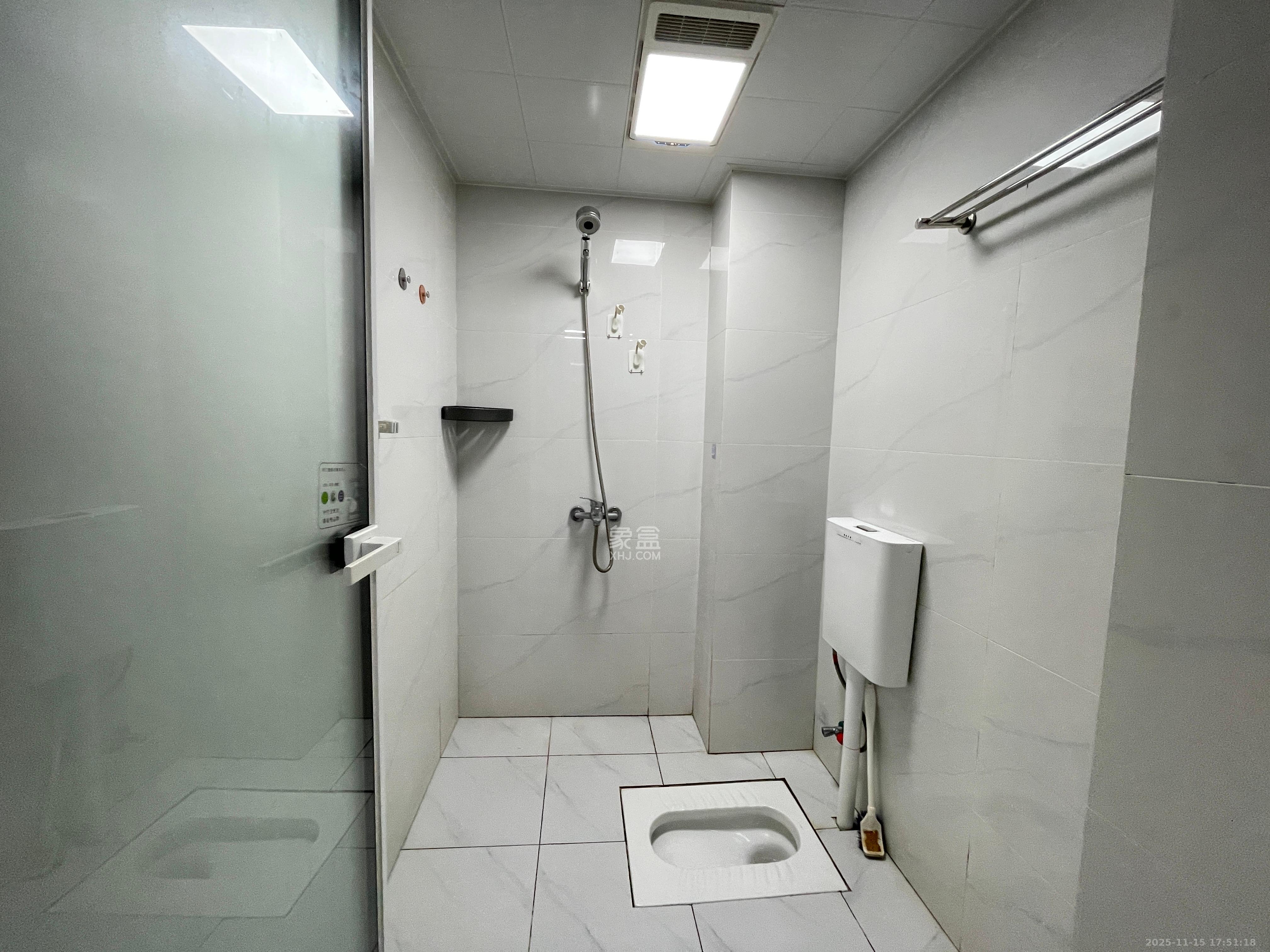 金碧文华  1室1厅1卫    1400.0元/月室内图