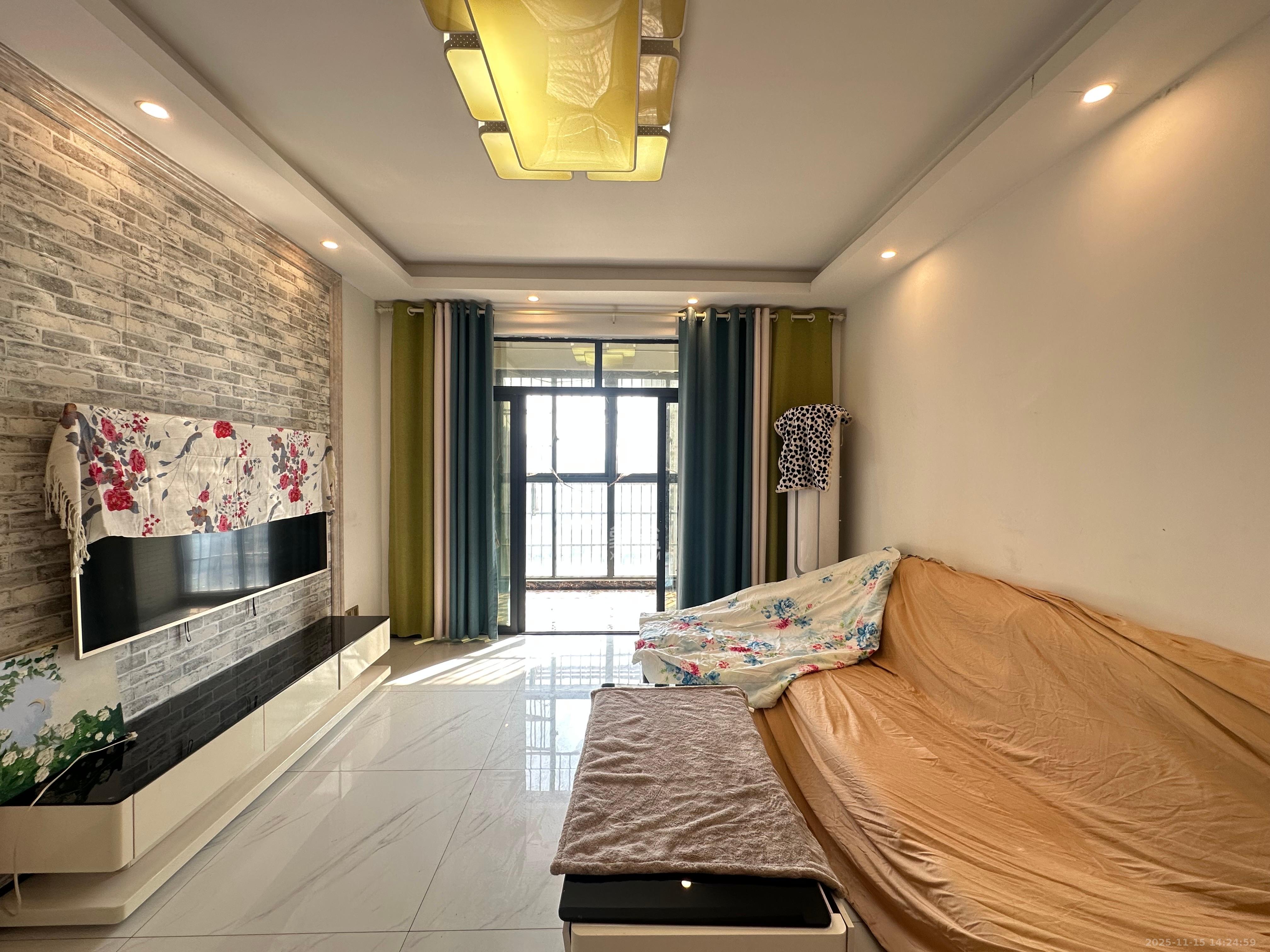 天元涉外景园C区 3室2厅1卫 2600.0元/月 天元涉外景园C区 3室2厅1卫 2600.0元/月室内图