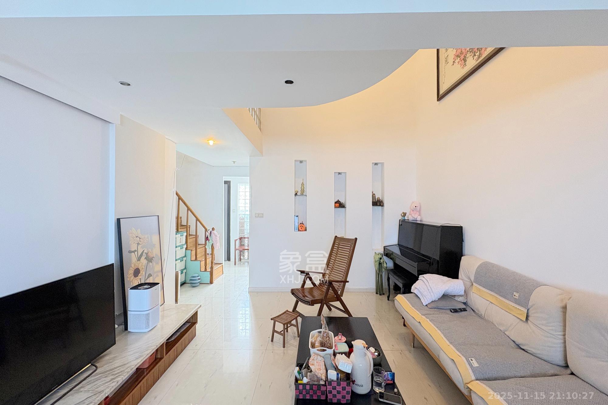 香格里嘉园  3室1厅1卫    121.0万客厅