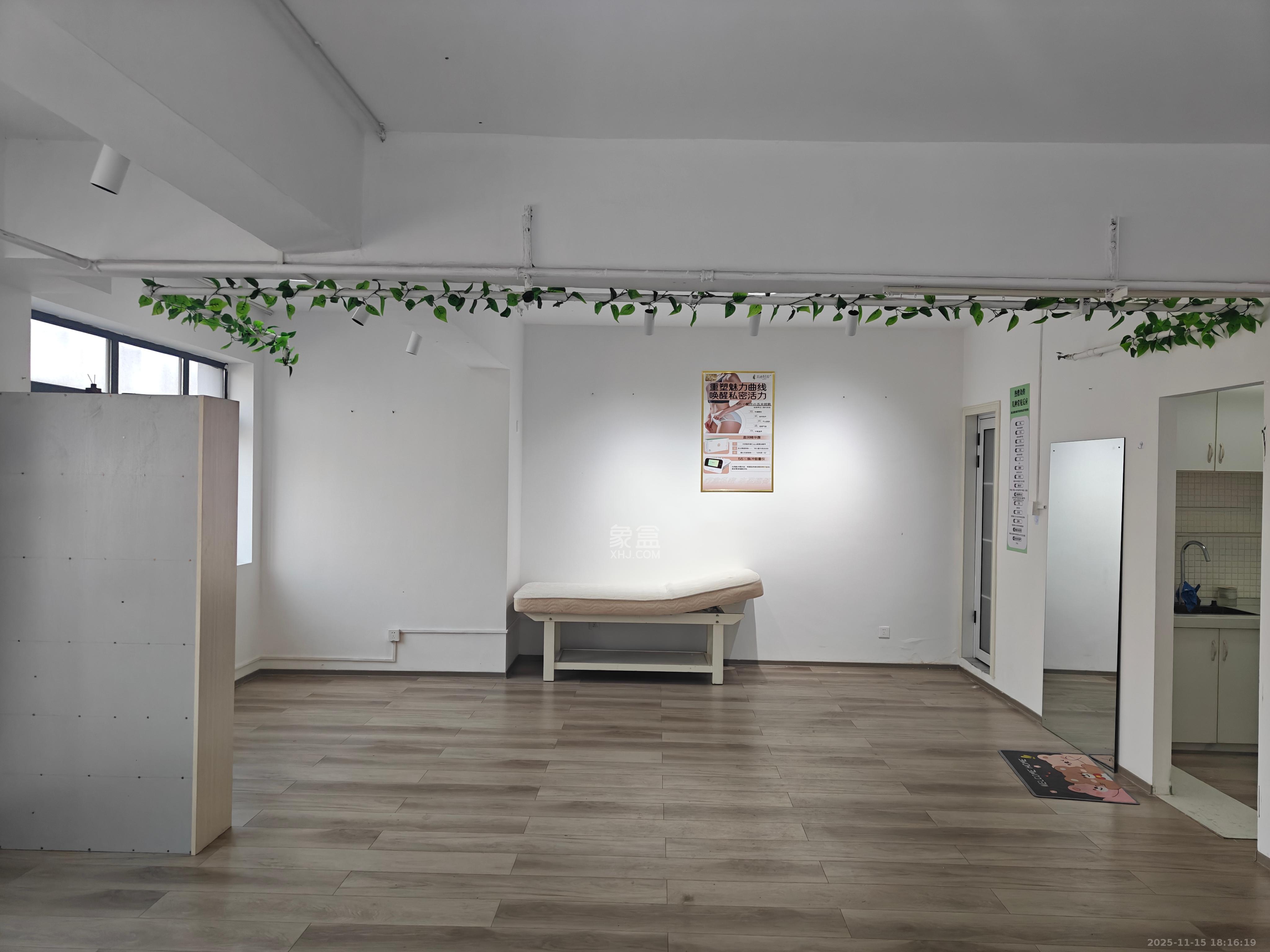 英祥春天  1室1厅1卫    1600.0元/月室内图