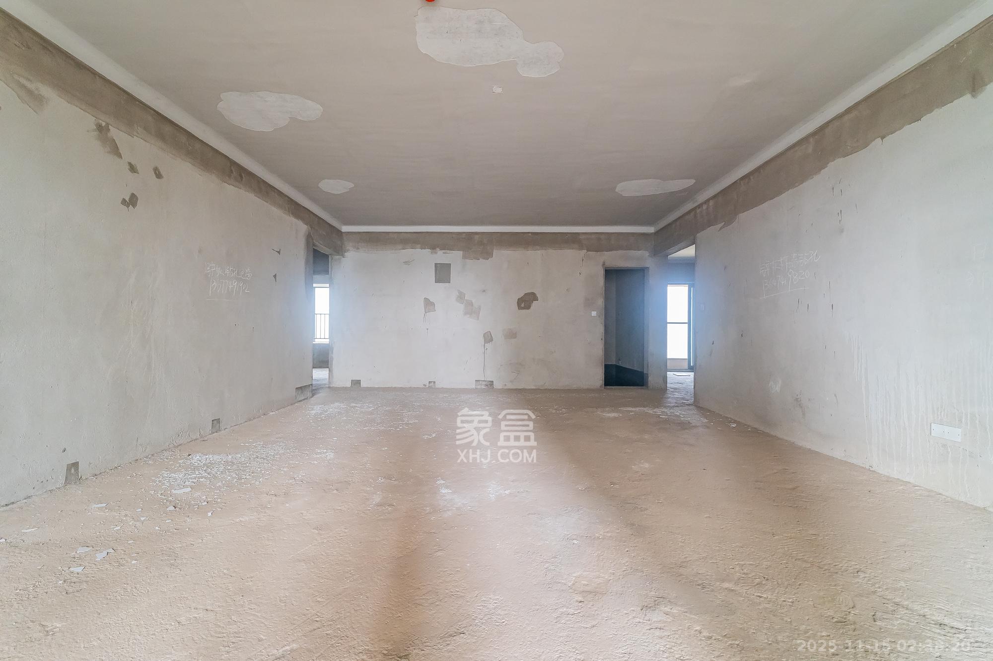 碧桂园威尼斯城 4室2厅3卫 149.98万 碧桂园威尼斯城 4室2厅3卫 149.98万客厅