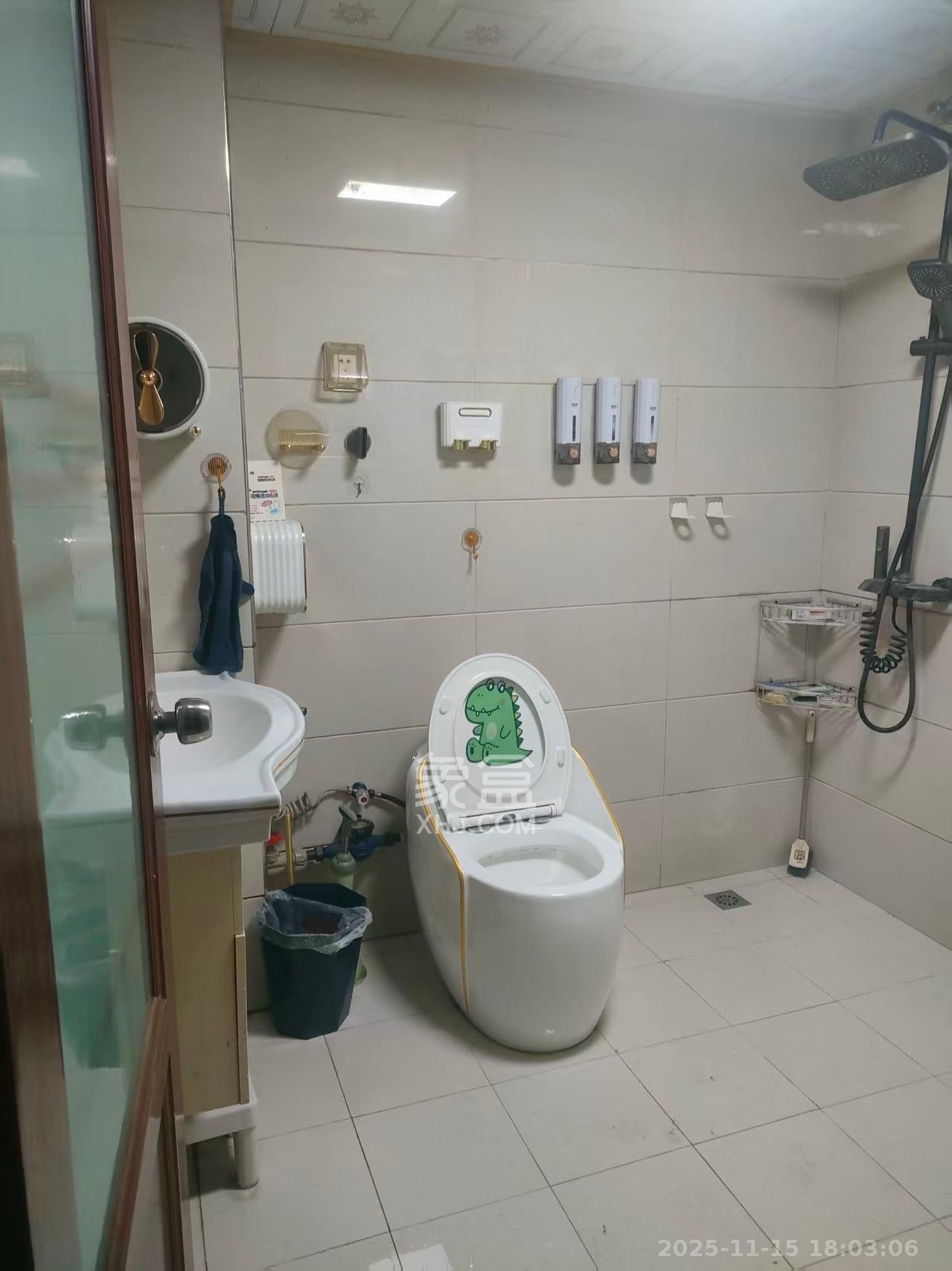 长房西郡  3室2厅1卫    2400.0元/月室内图