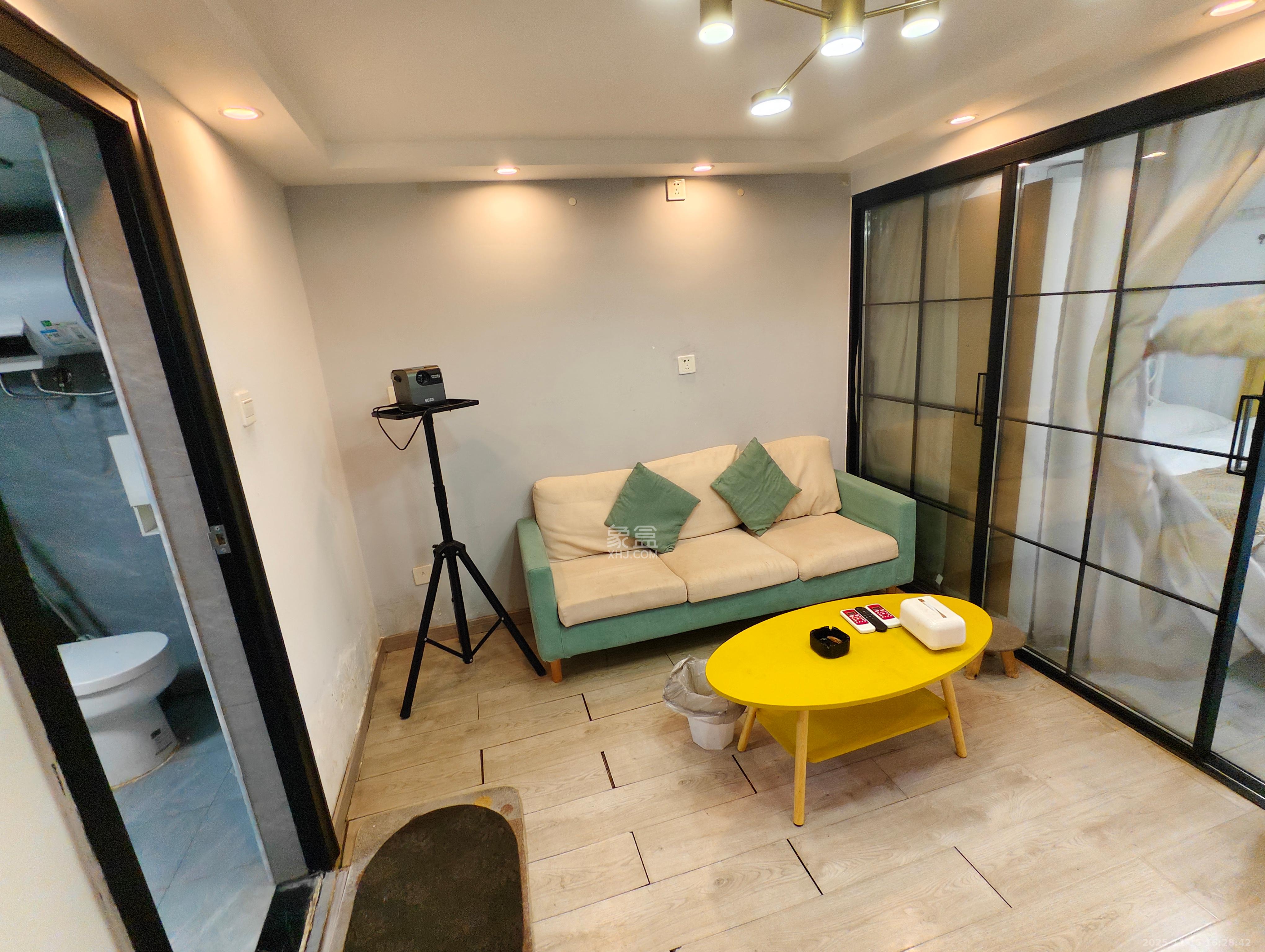 万科金色麦田  1室1厅1卫    2000.0元/月室内图