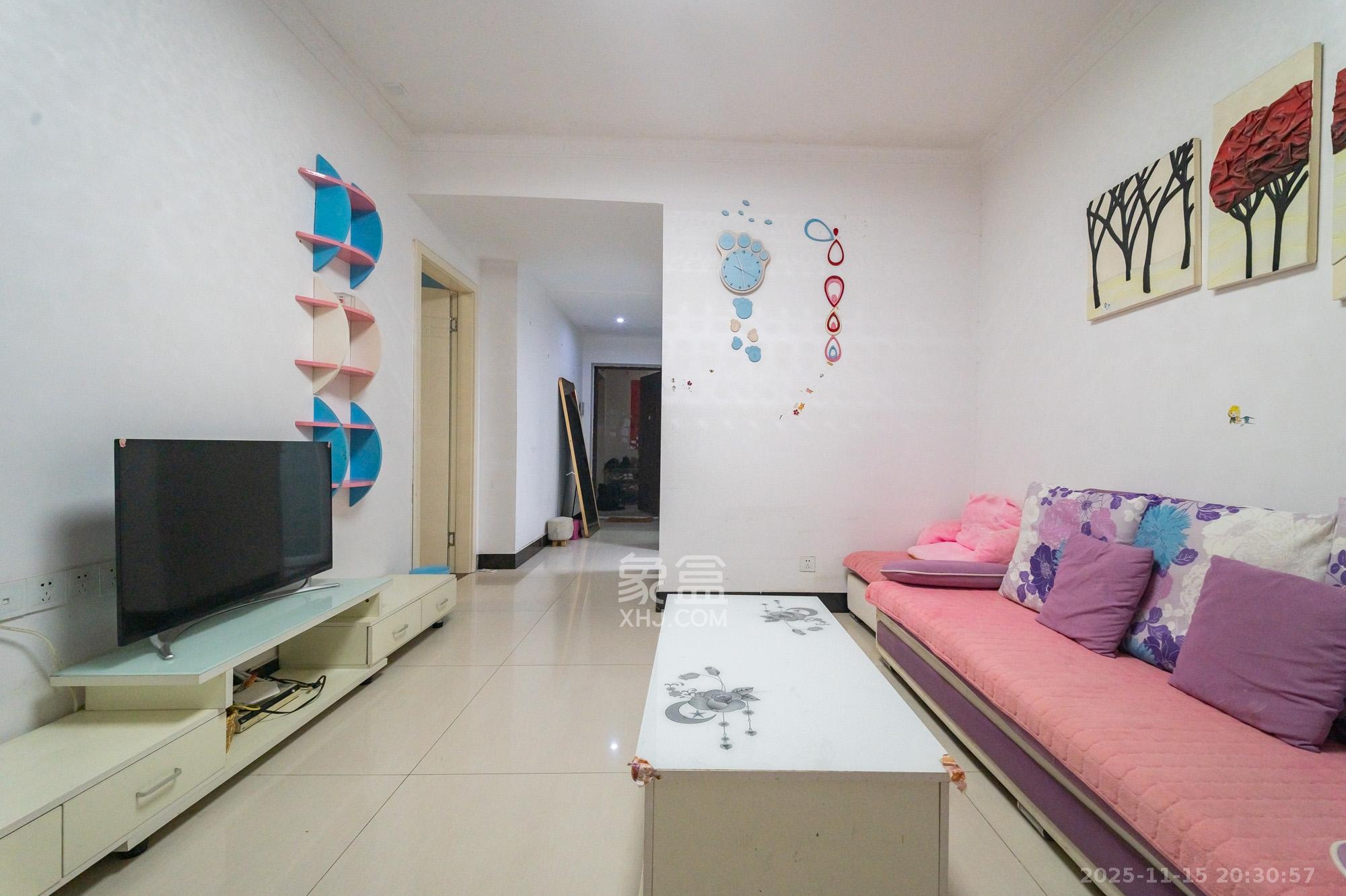 深业睿城 1室1厅1卫 35.8万 深业睿城 1室1厅1卫 35.8万客厅