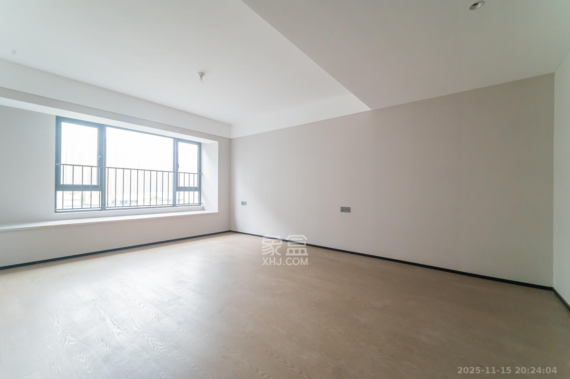 万科松湖天地  1室0厅0卫    286.8万卧室