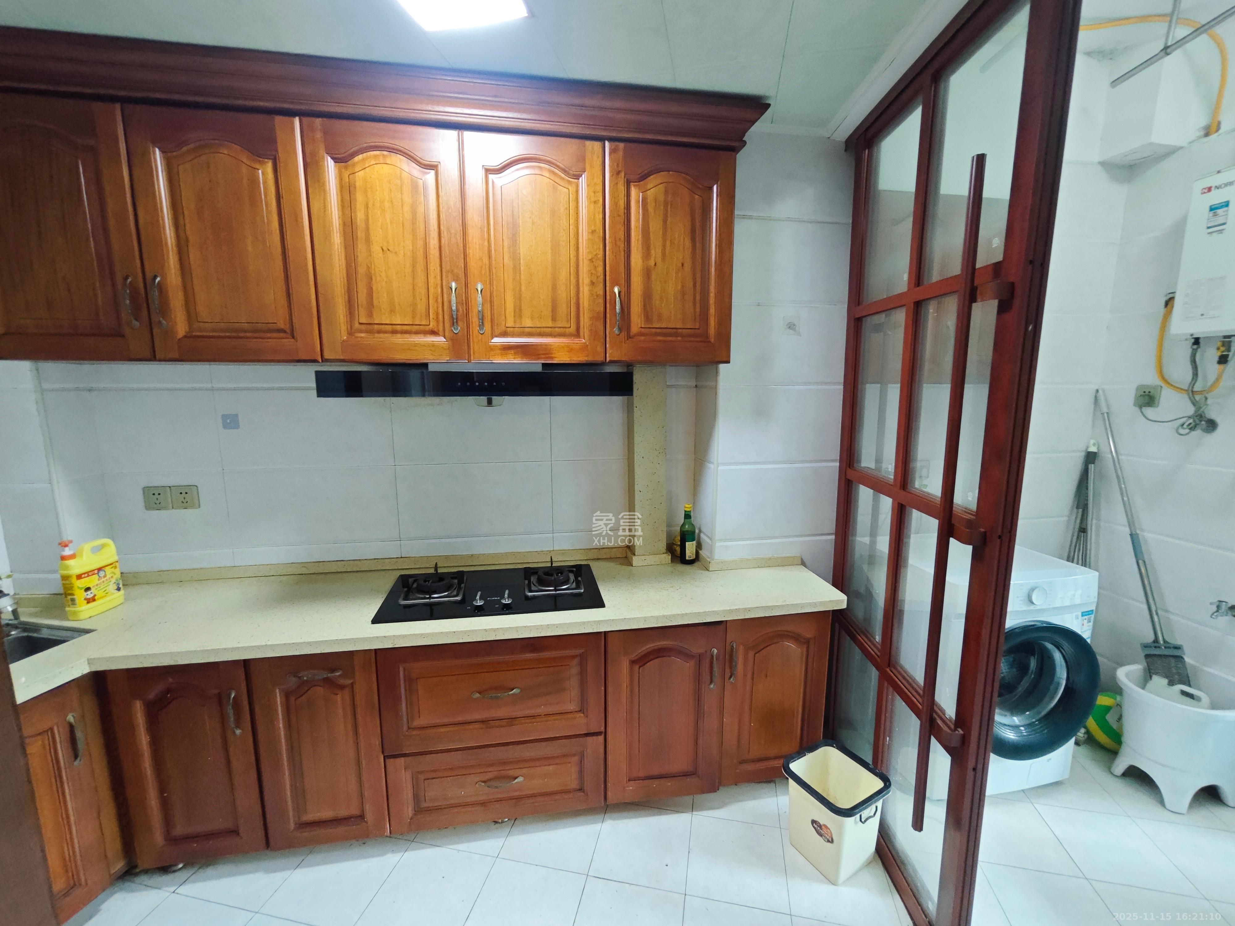 泊爱蓝湾  3室2厅1卫    2200.0元/月室内图