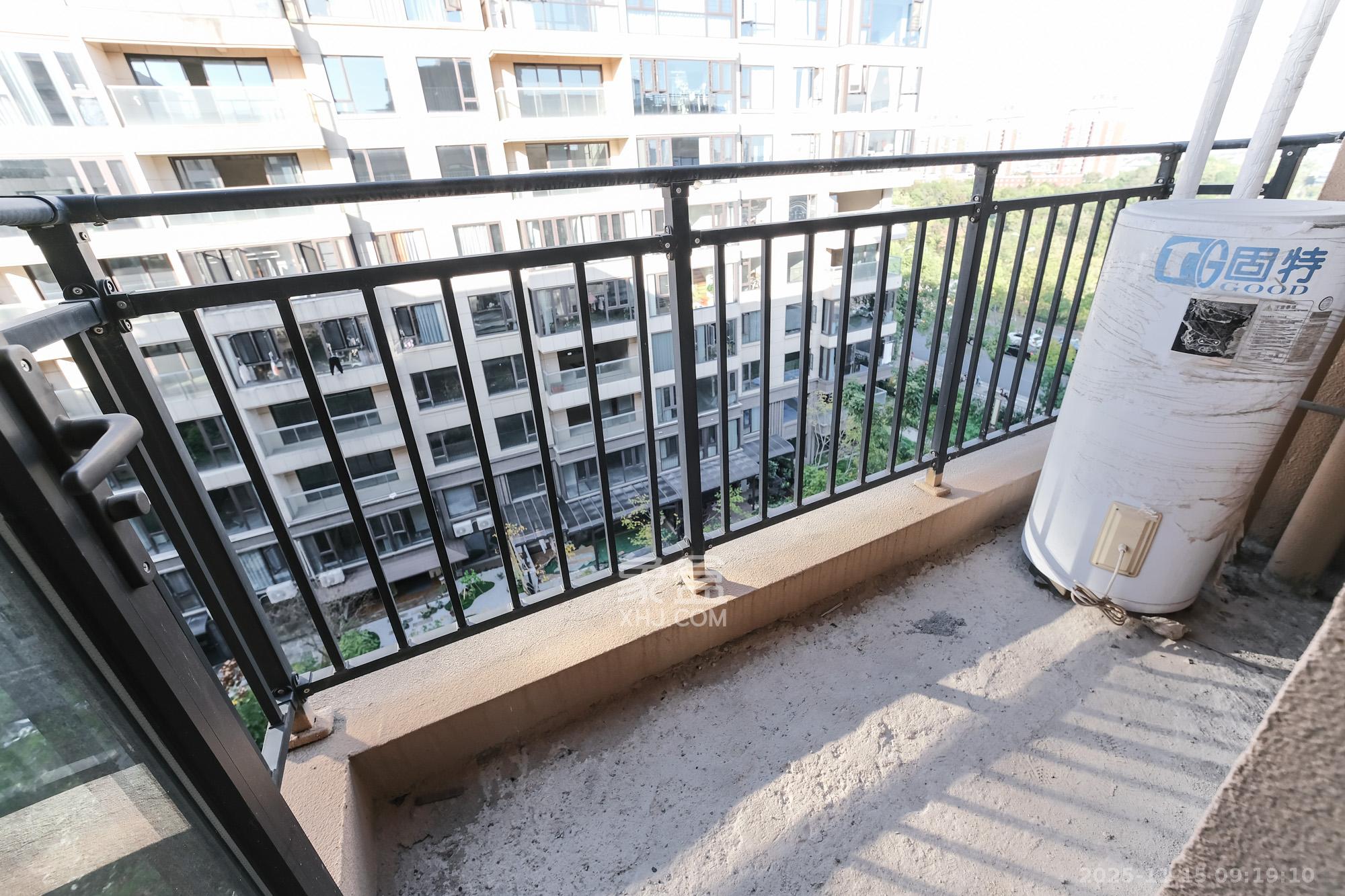 合能枫丹新里 4室2厅2卫 130.0万 合能枫丹新里 4室2厅2卫 130.0万阳台