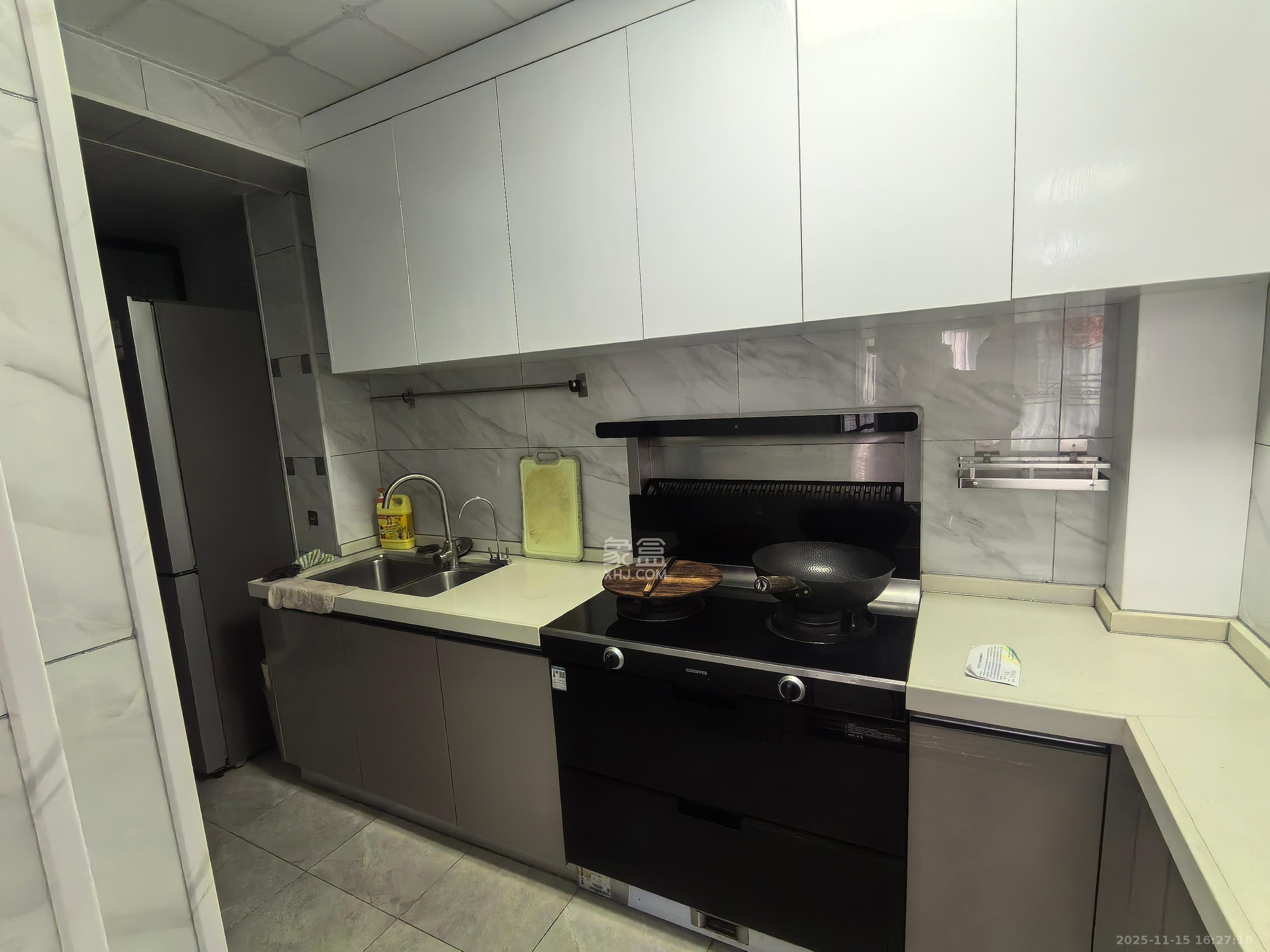 碧桂园公园壹号(凯怡茗苑) 3室2厅2卫 2000.0元/月 碧桂园公园壹号(凯怡茗苑) 3室2厅2卫 2000.0元/月室内图