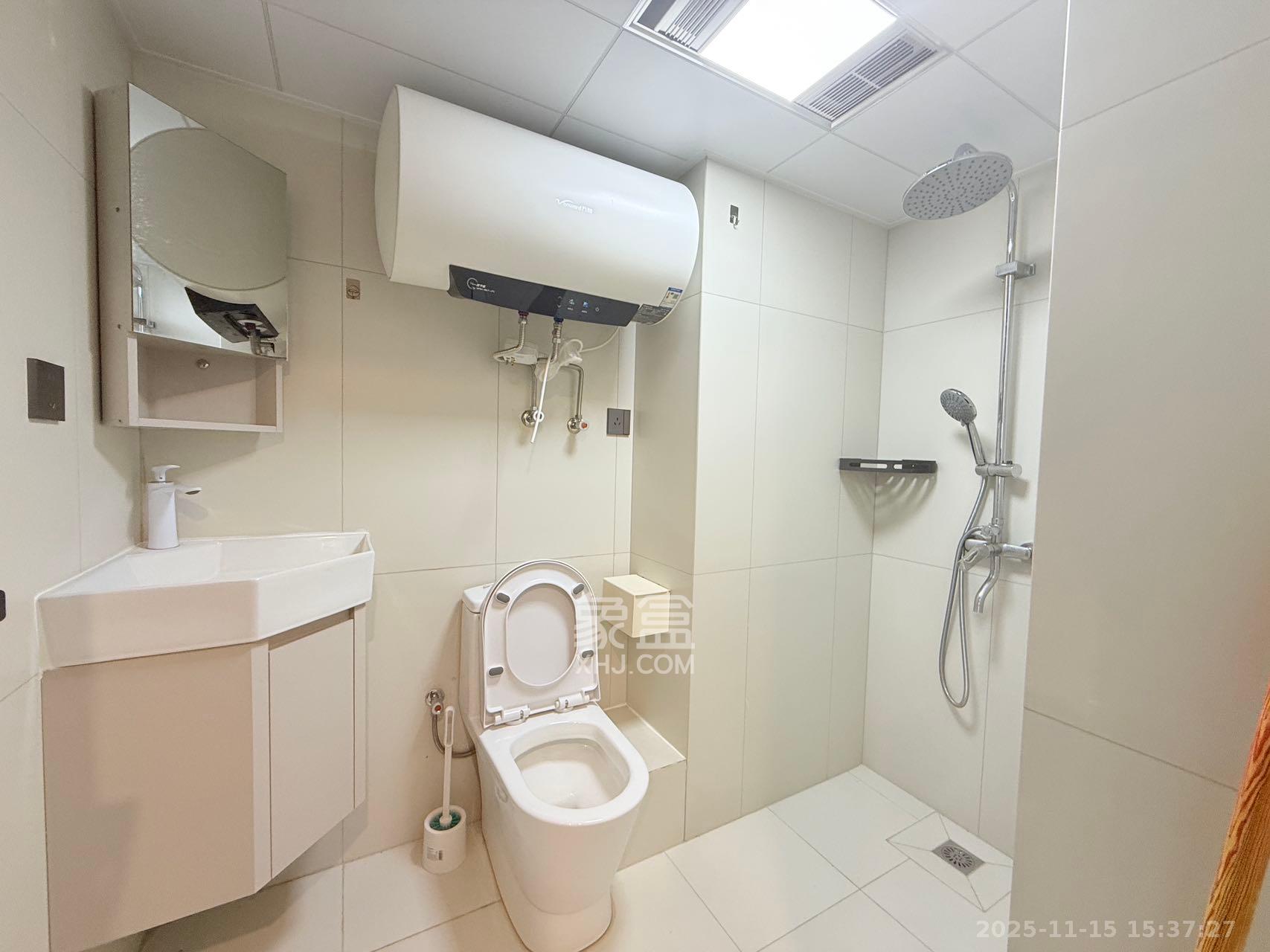 卓越中寰  2室1厅1卫    2400.0元/月室内图