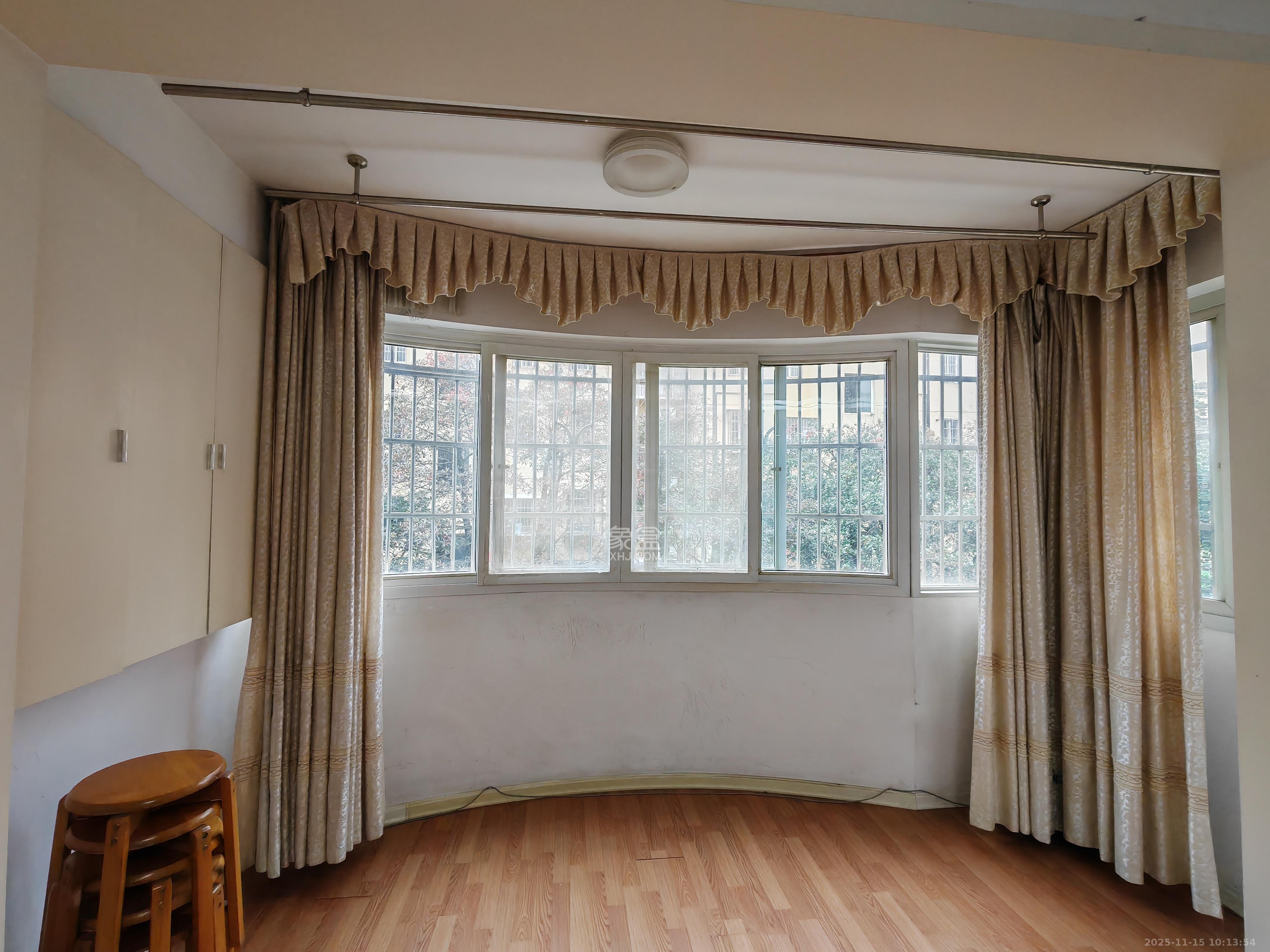 德润园 2室2厅1卫 1700.0元/月 德润园 2室2厅1卫 1700.0元/月室内图