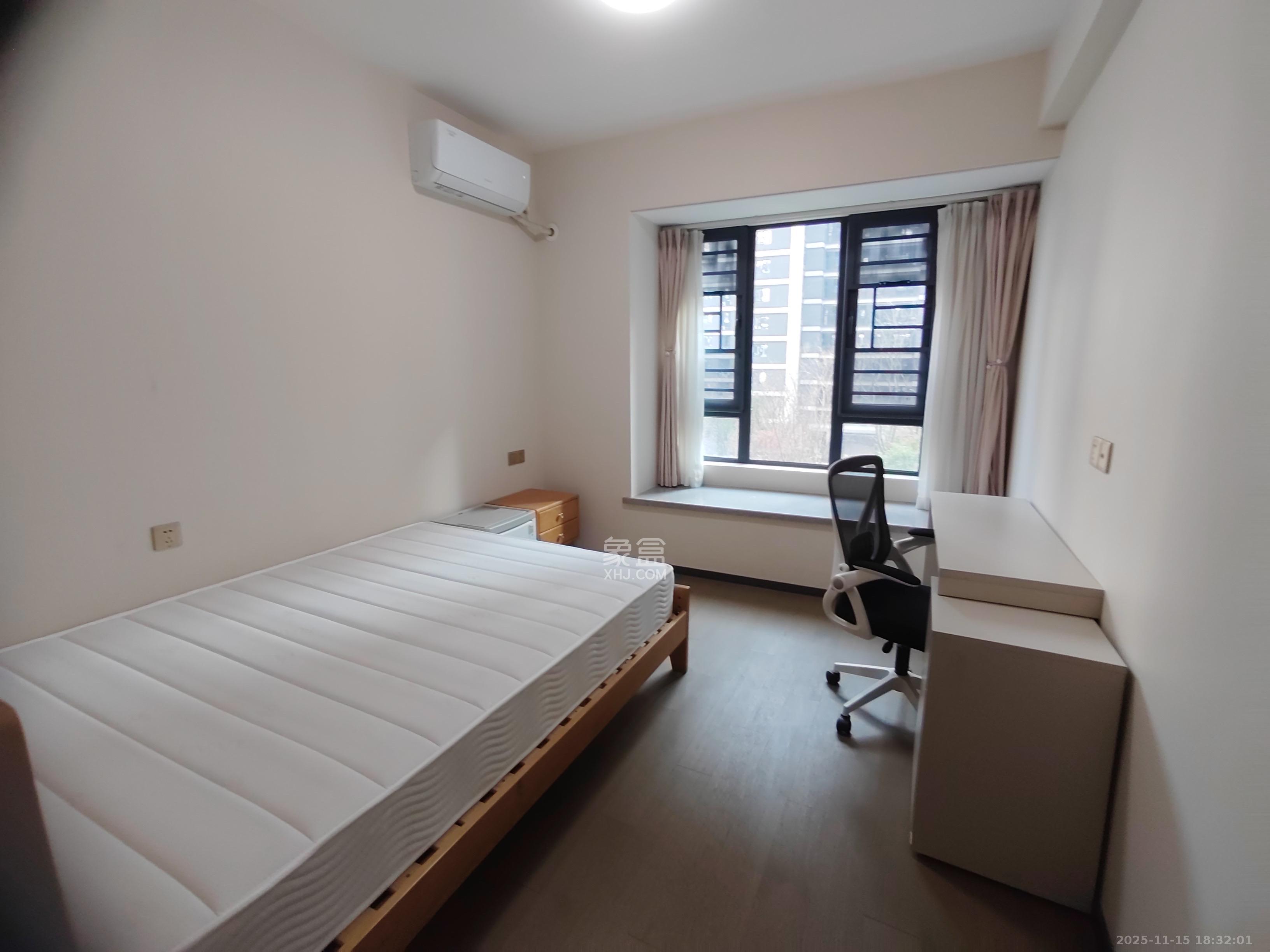 中海阅麓山二期  3室2厅2卫    2900.0元/月室内图