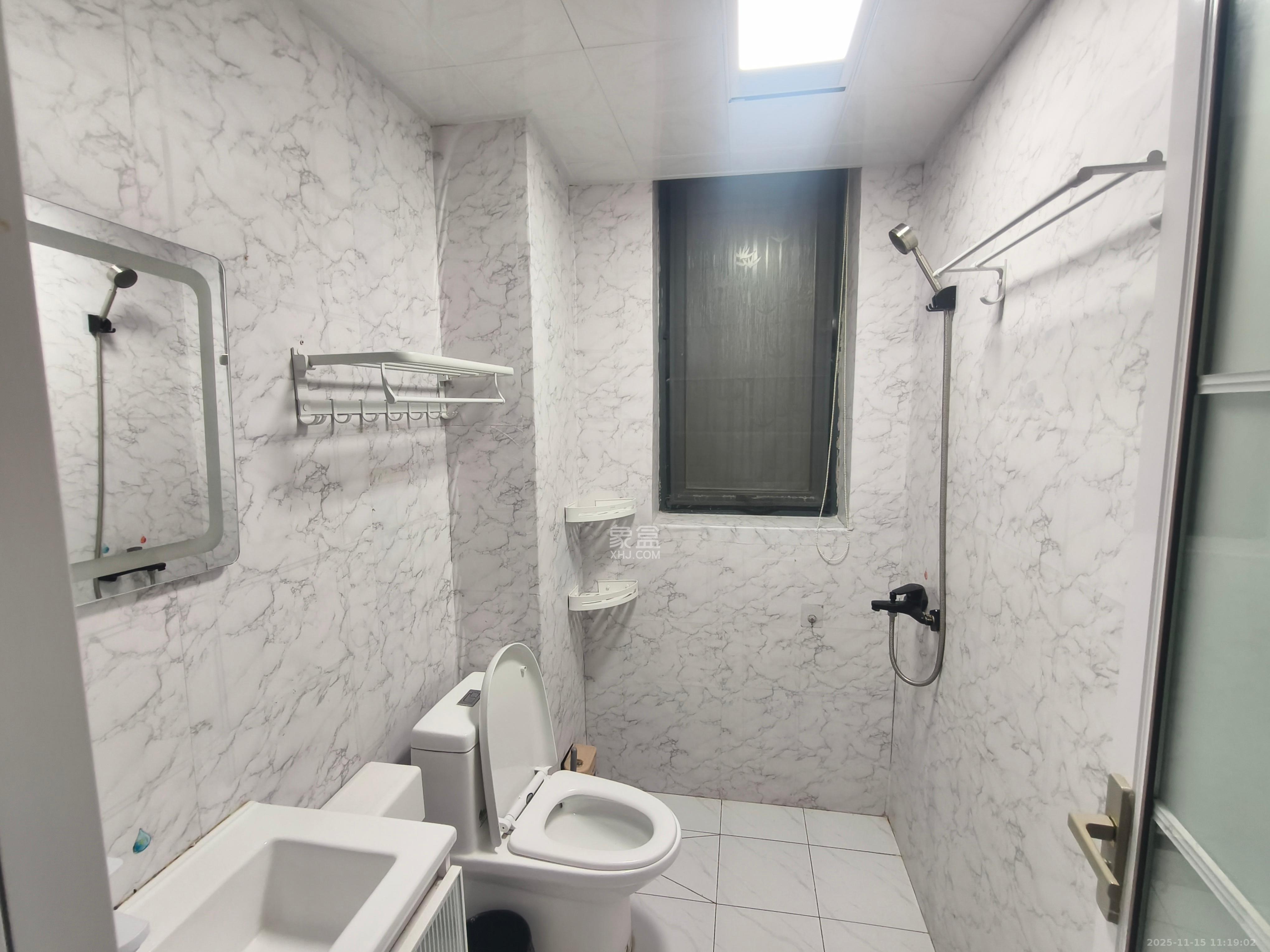 中天广场  2室1厅1卫    2200.0元/月室内图