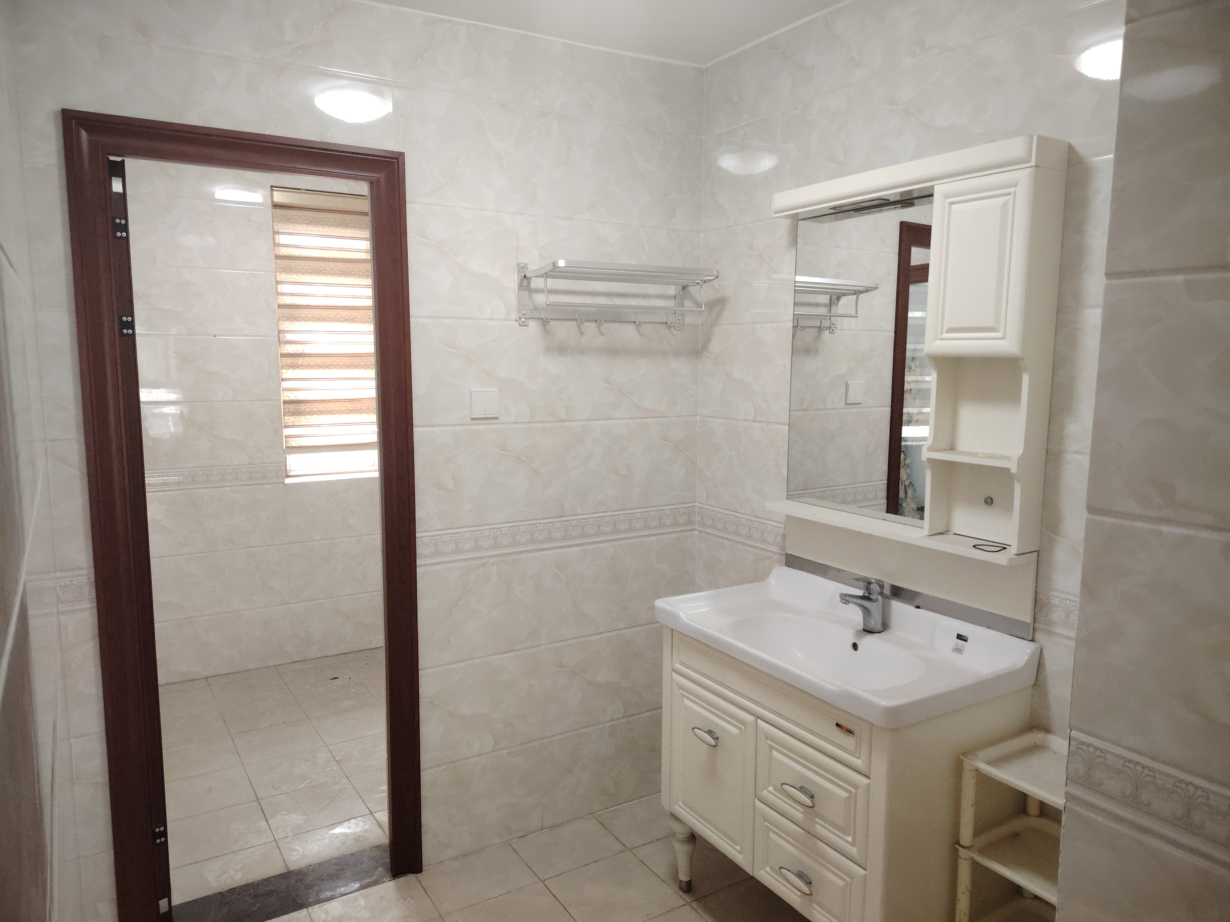 水云天 3室2厅2卫 3000.0元/月 水云天 3室2厅2卫 3000.0元/月室内图