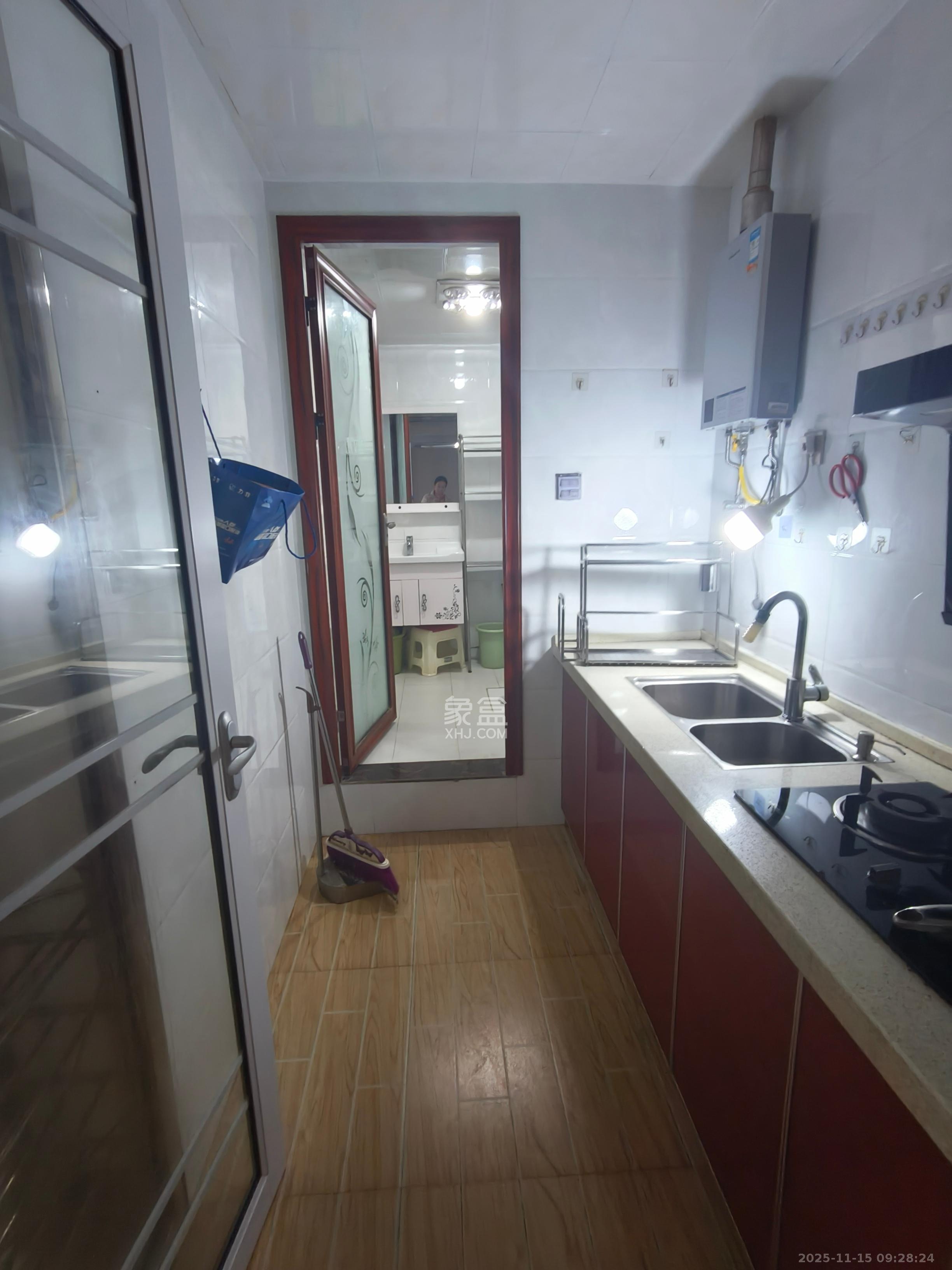 山水金庭  2室1厅1卫    900.0元/月室内图