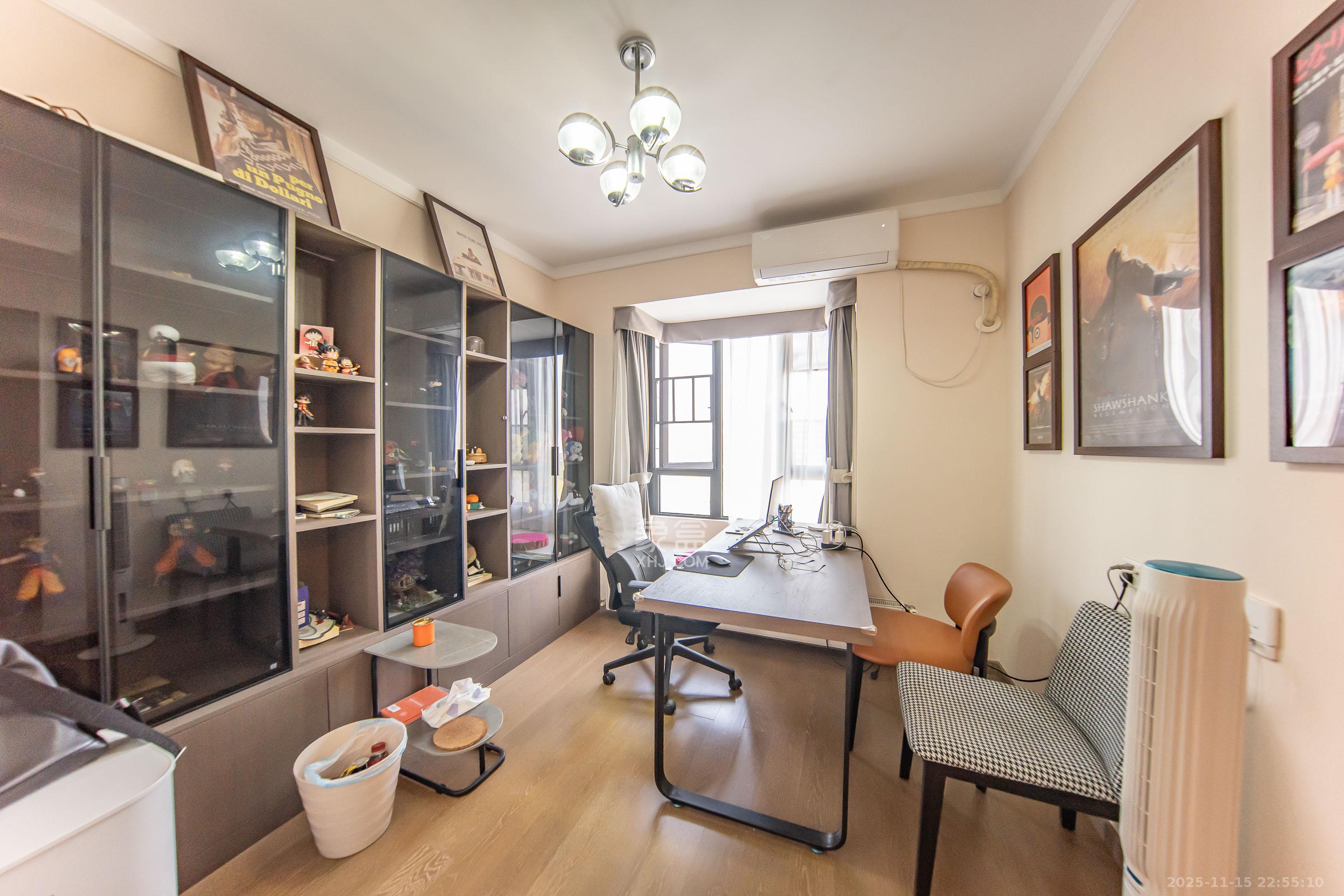 映客龙湖璟翠公馆（映客龙湖璟翠中心）  3室2厅1卫    180.0万卧室