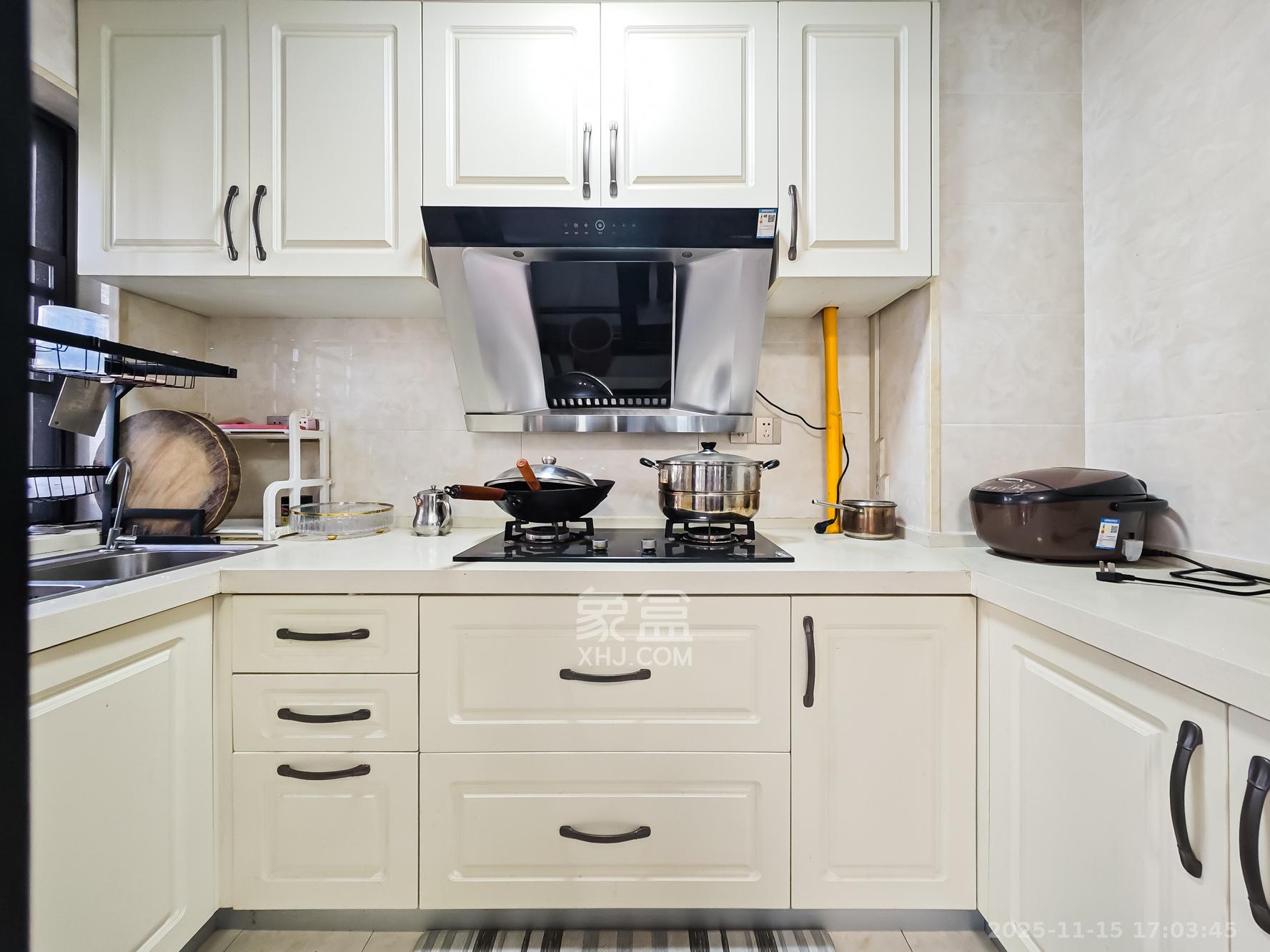 山语城三期  3室2厅2卫    85.0万厨房