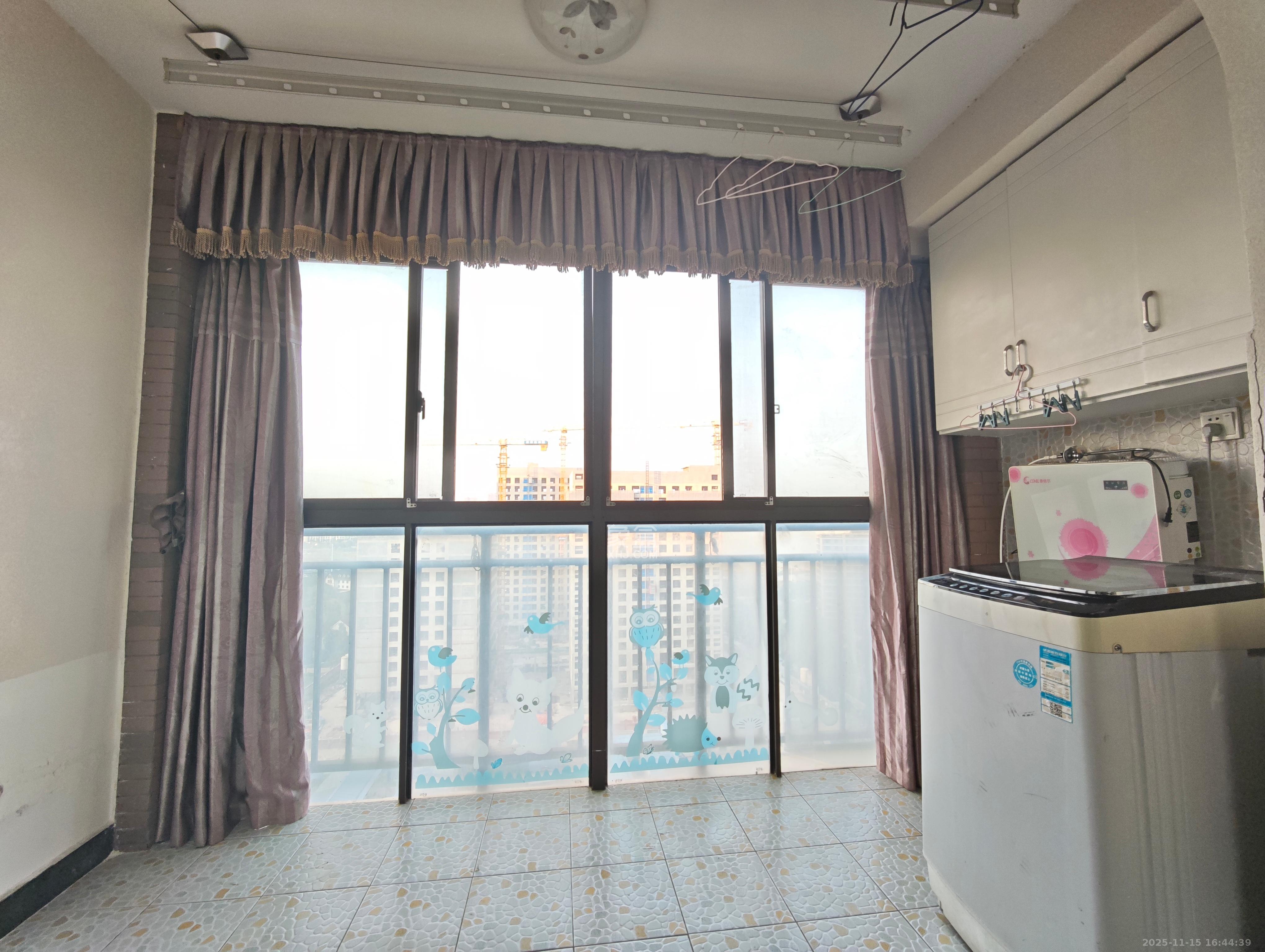 水岸世景  2室2厅1卫    1800.0元/月室内图