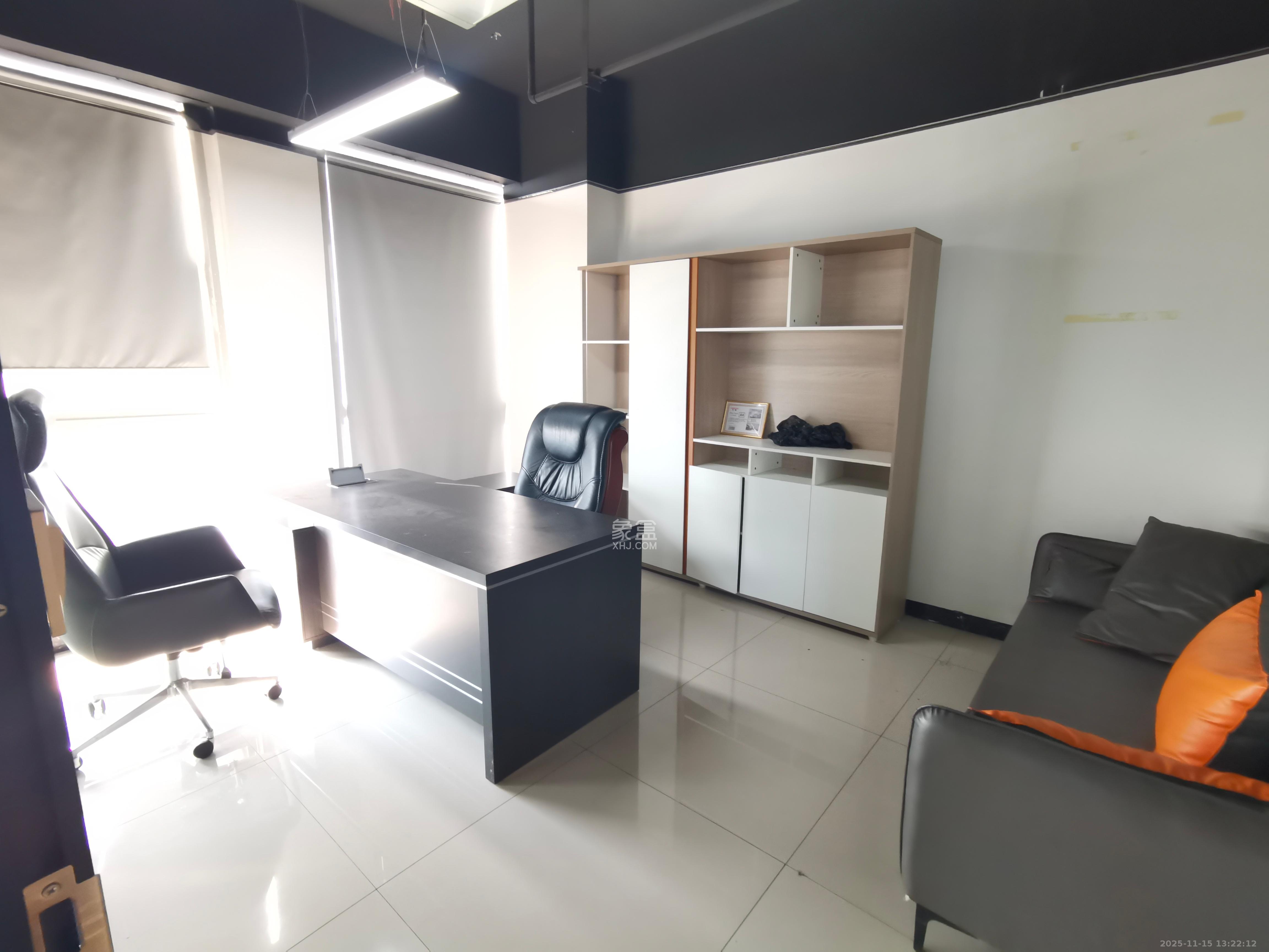 宇成朝阳广场  4室1厅1卫    5200.0元/月室内图