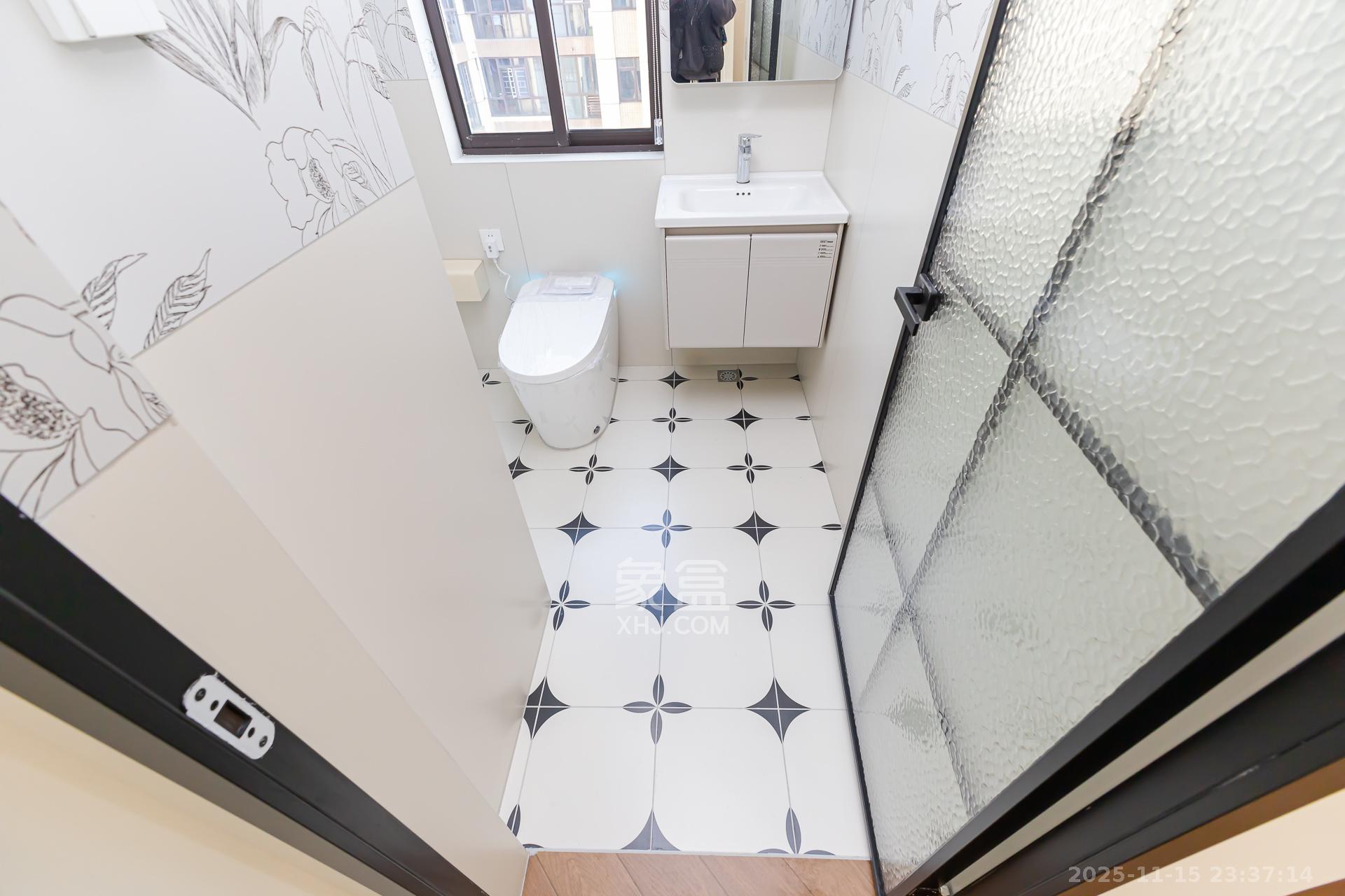 乾源国际  3室2厅2卫    89.8万卫生间