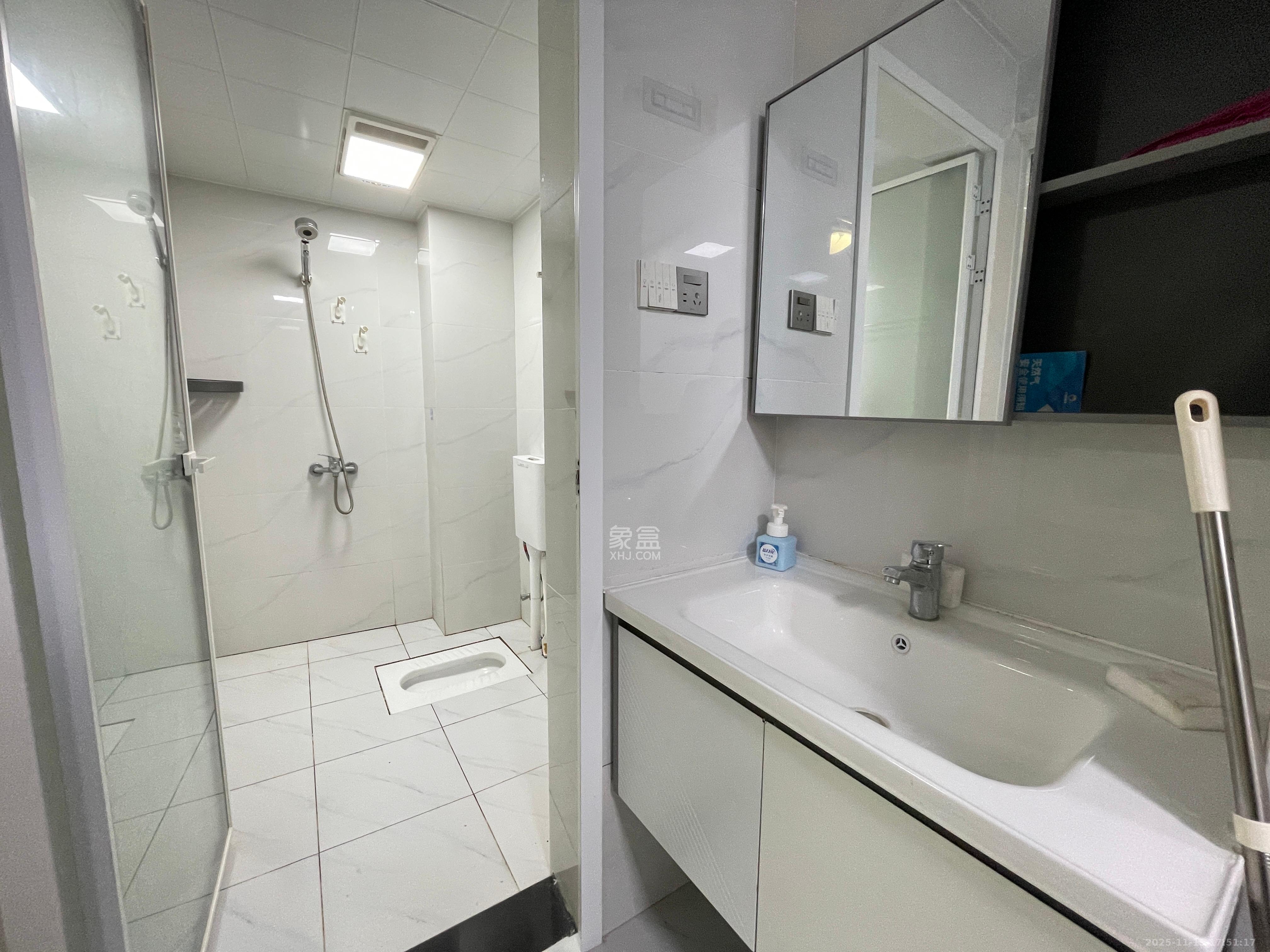 金碧文华  1室1厅1卫    1400.0元/月室内图