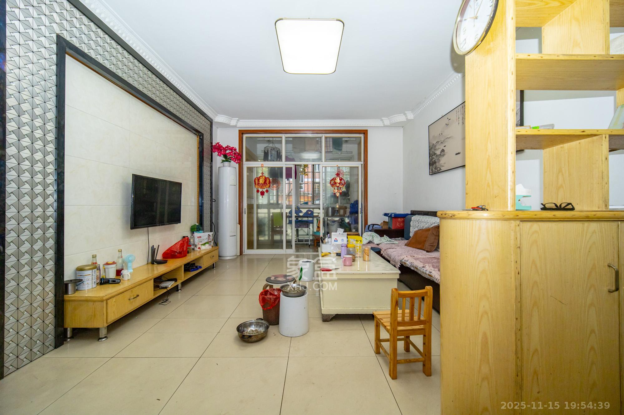 山水人家一二期  2室2厅1卫    51.0万客厅