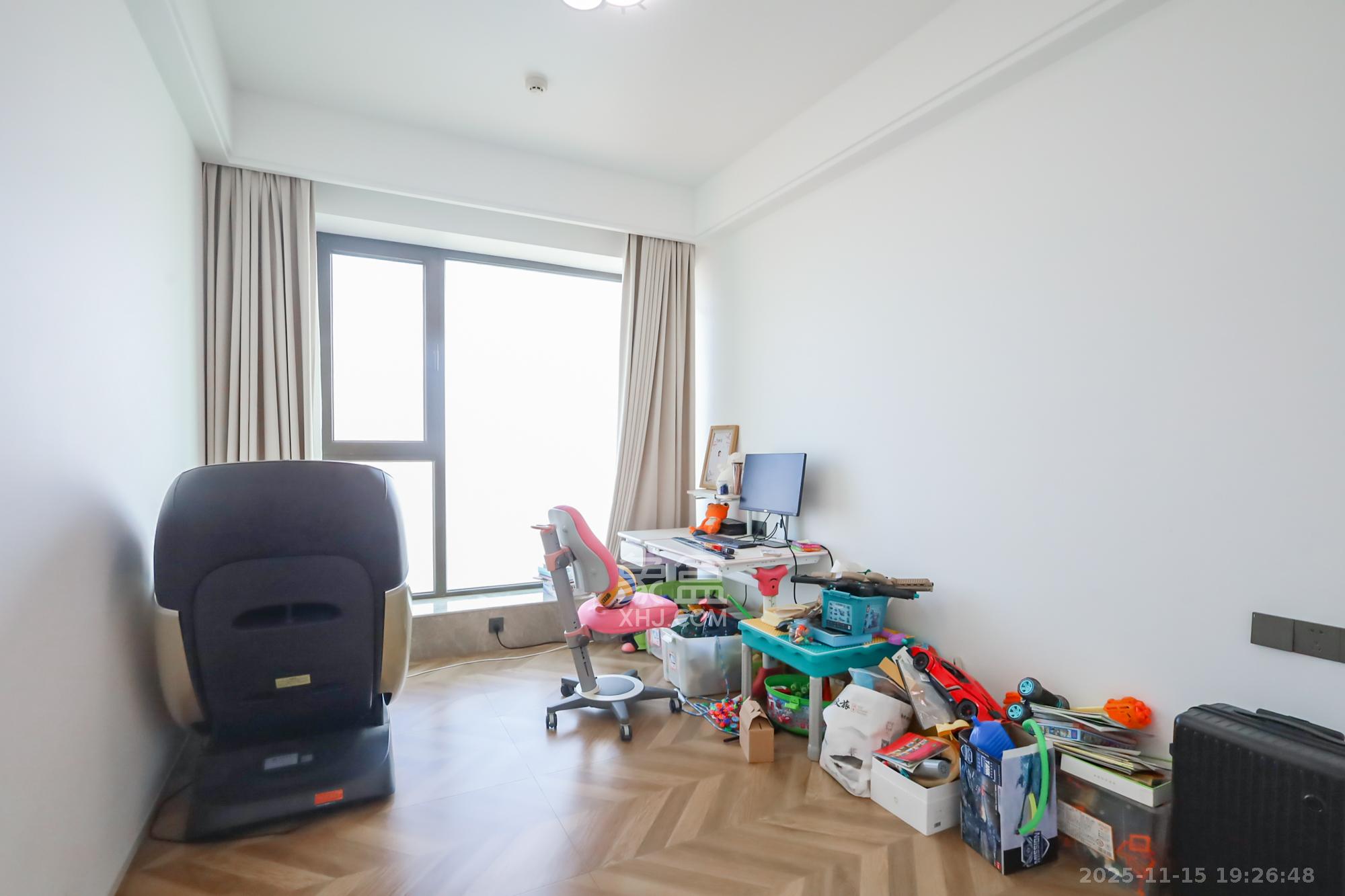 远洋外滩壹号  4室2厅2卫    498.0万卧室