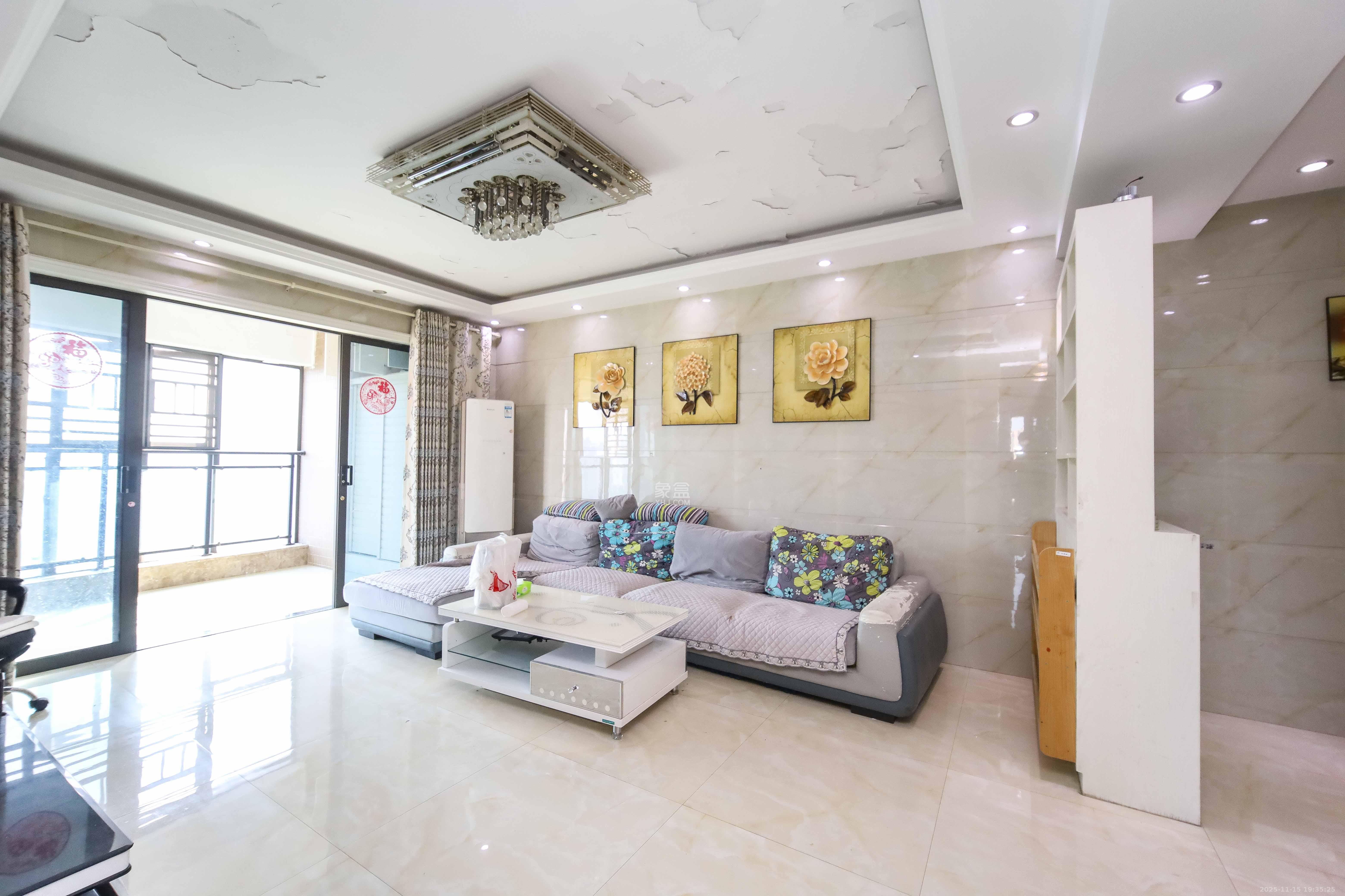 湘域熙岸  3室2厅2卫    145.0万客厅