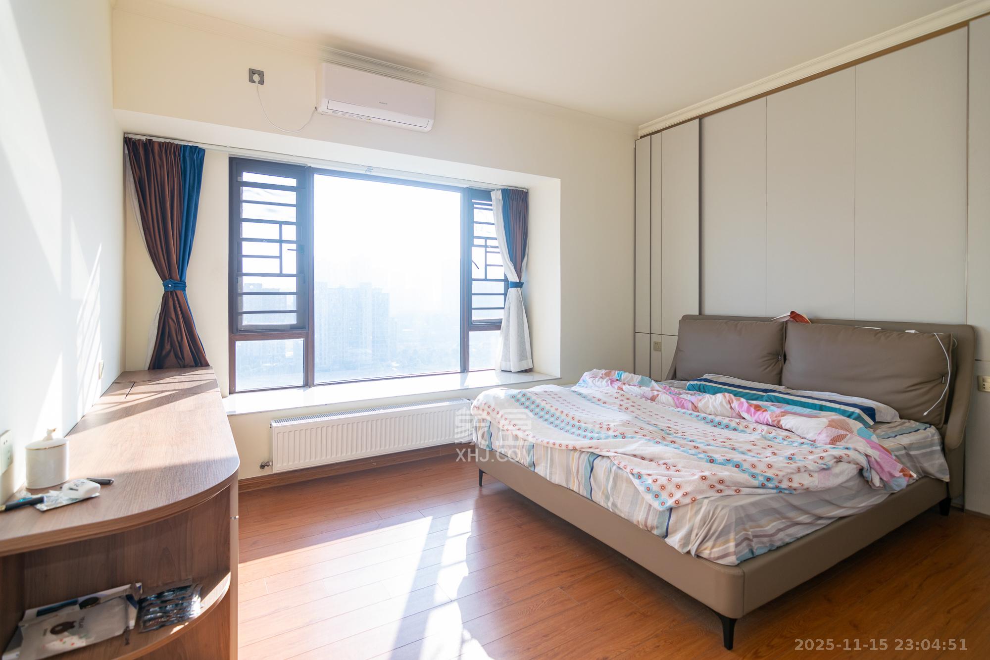 碧桂园高尔夫花园  5室2厅3卫    170.0万卧室