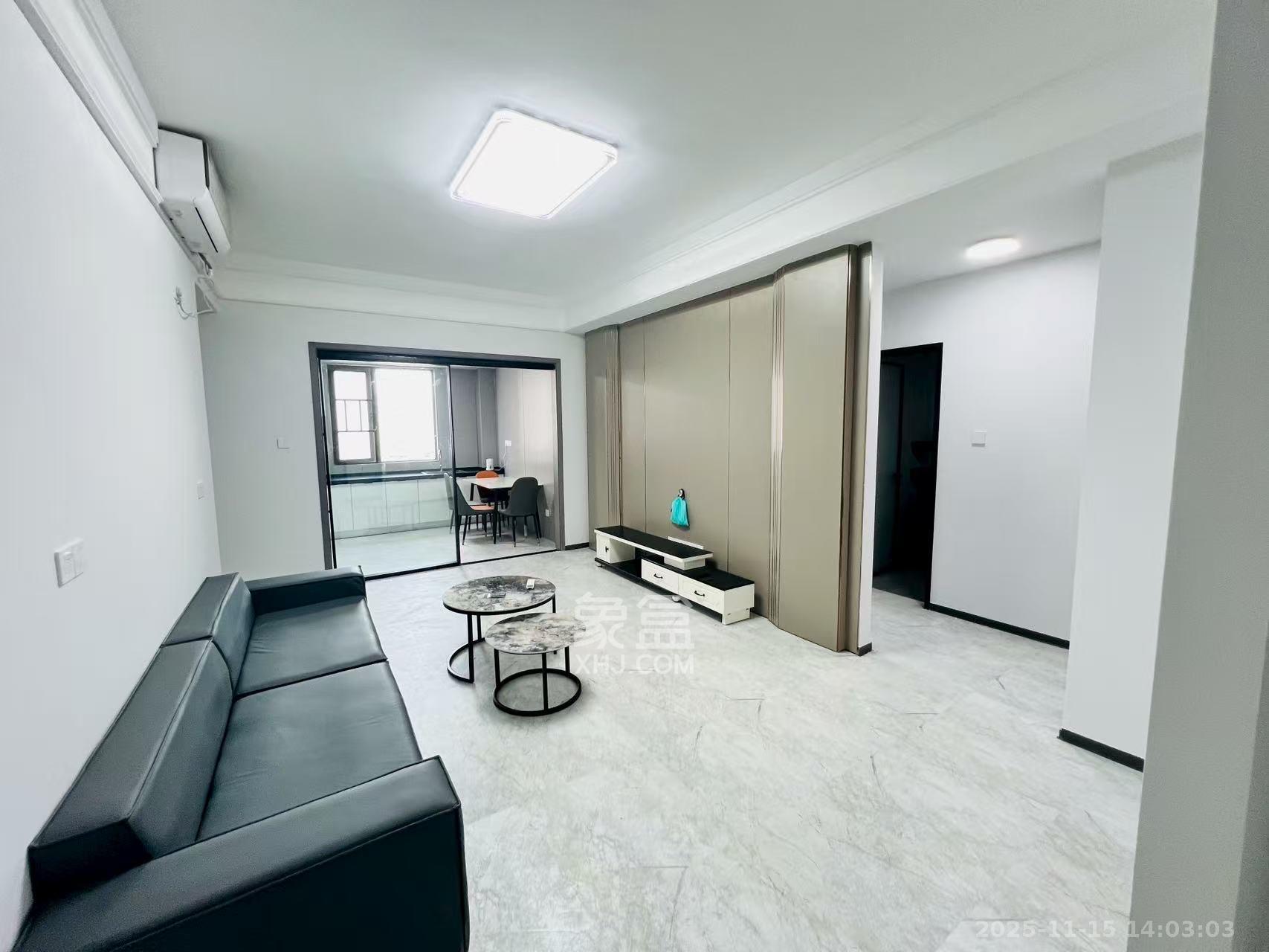 长沙檀府  2室2厅1卫    3200.0元/月